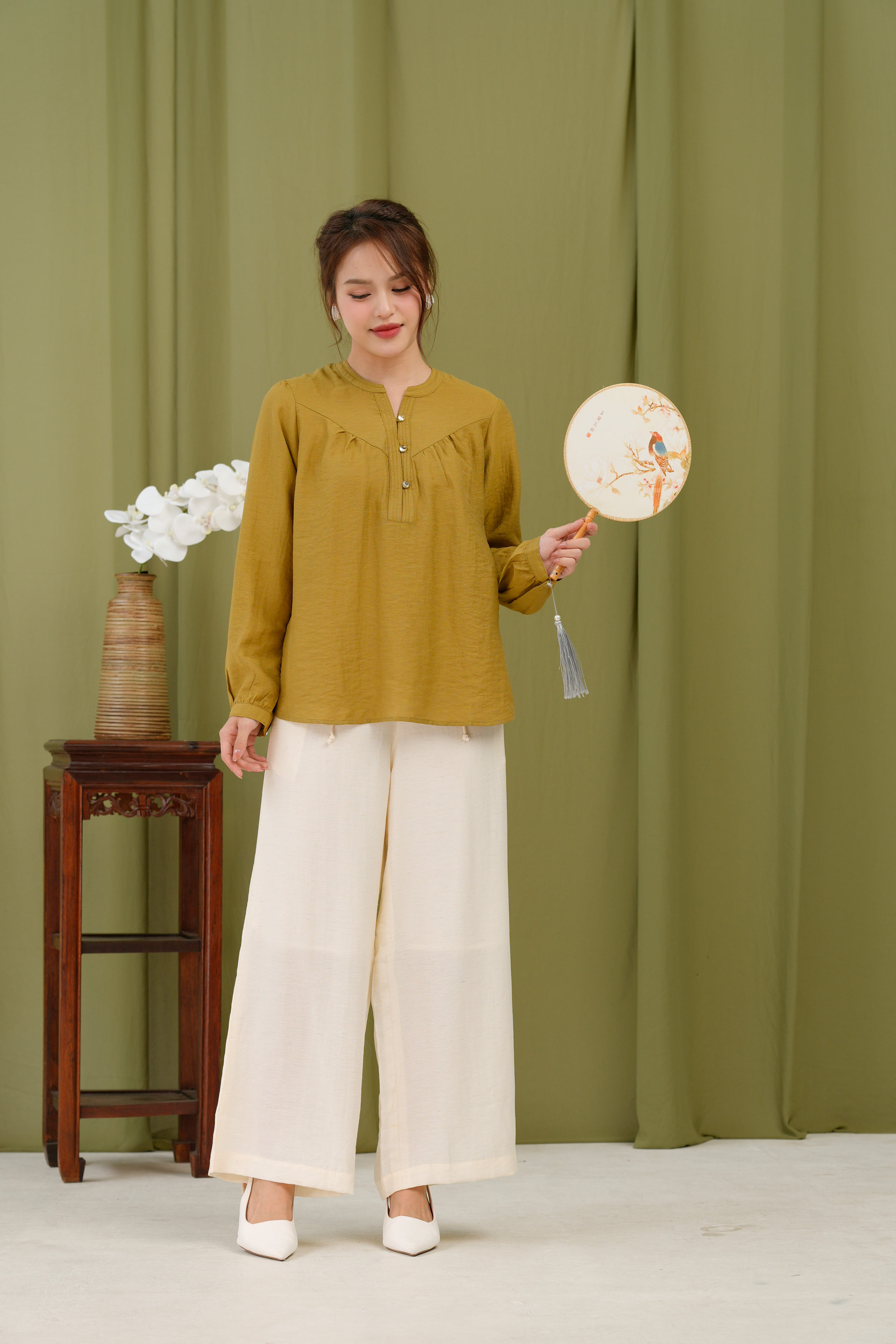 Áo Cổ Trụ Tay Dài Chất Tơ Linen Swanlake - A11939LW01