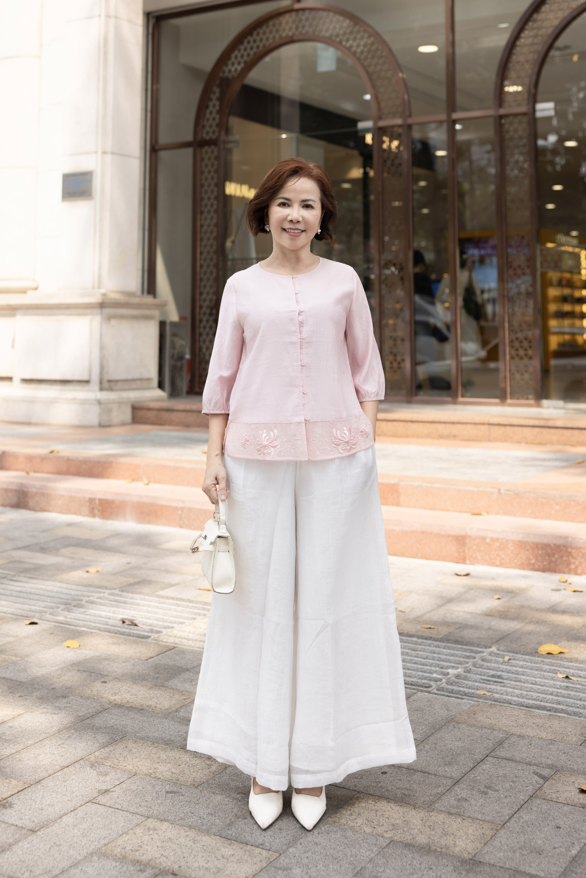 M Collection | Áo Trung Niên Tặng Mẹ Cổ Tròn Phom Rộng Thêu Chìm Phối Xốp Hàn - A12281LW01