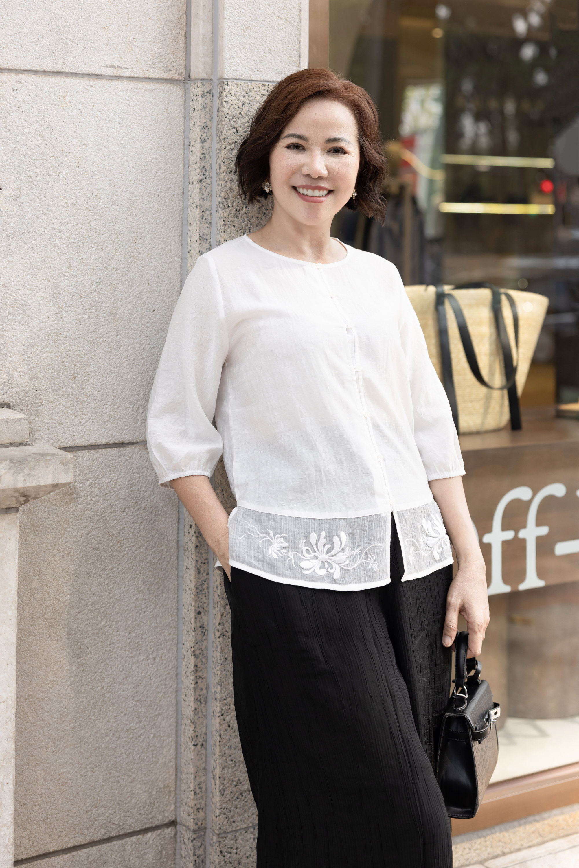 M Collection | Áo Trung Niên Tặng Mẹ Cổ Tròn Phom Rộng Thêu Chìm Phối Xốp Hàn - A12281LW01