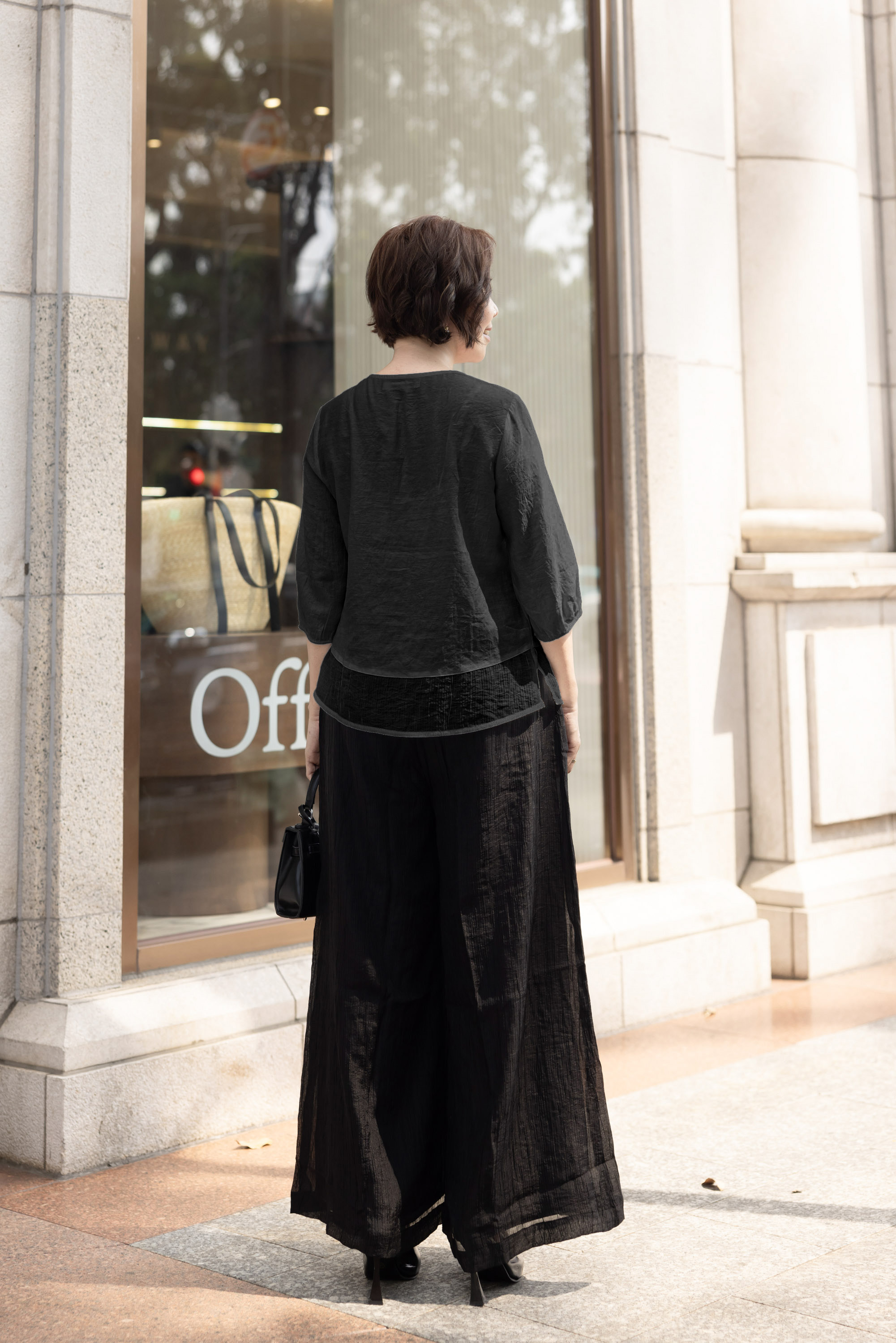 M Collection | Áo Trung Niên Tặng Mẹ Cổ Tròn Phom Rộng Thêu Chìm Phối Xốp Hàn - A12281LW01