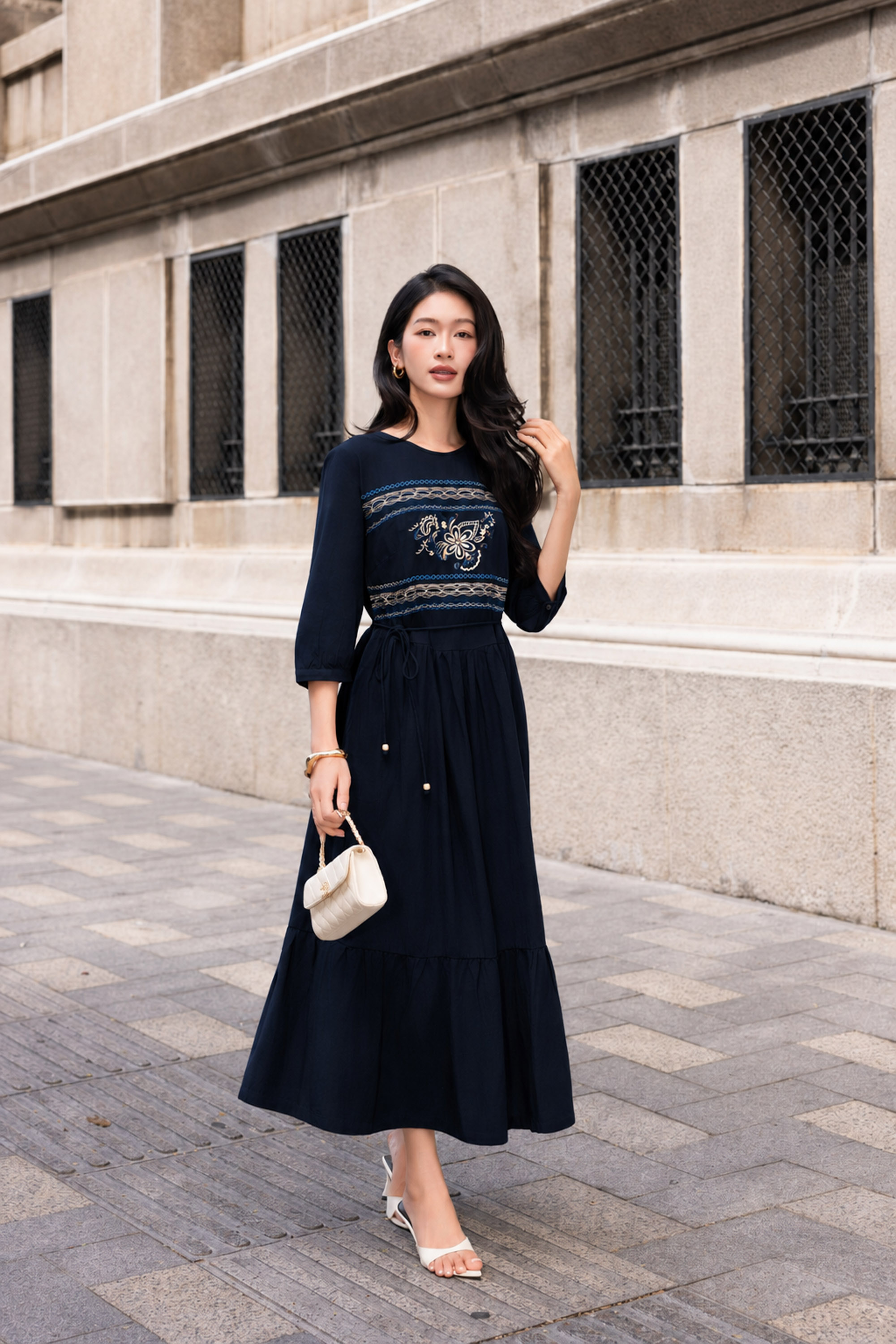 SWANLAKE | Váy Đầm Nữ Maxi Đuôi Cá Xòe Vải Linen Hàn Thêu Hoa Cổ Tròn Tay Lỡ Dây Thắt Eo D13700LW01