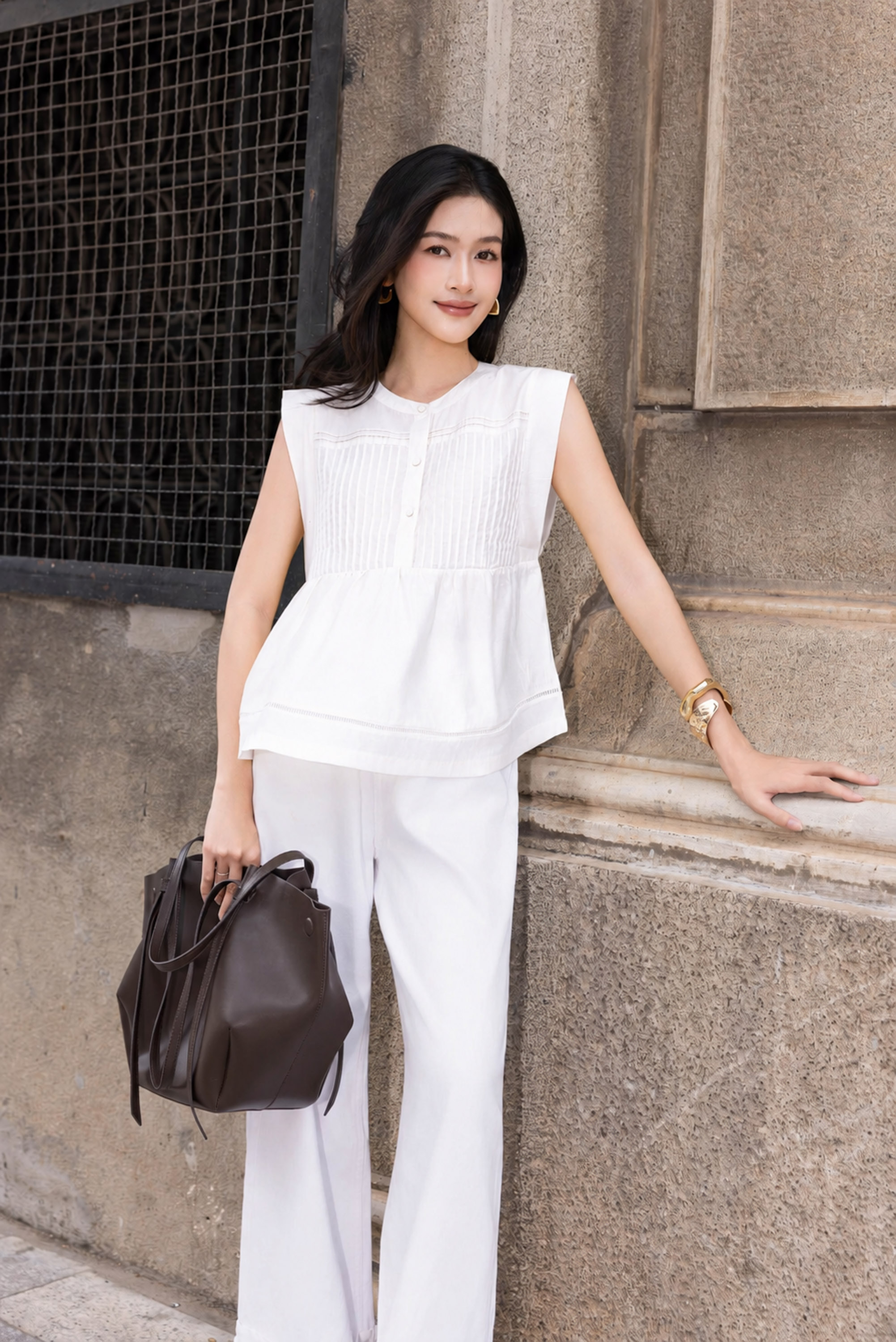 SWANLAKE | Áo Kiểu Nữ Sát Nách Dáng Babydoll Xếp Ly Cổ Tròn Chất Tơ Cotton Dạo Phố Hè A13863LW01