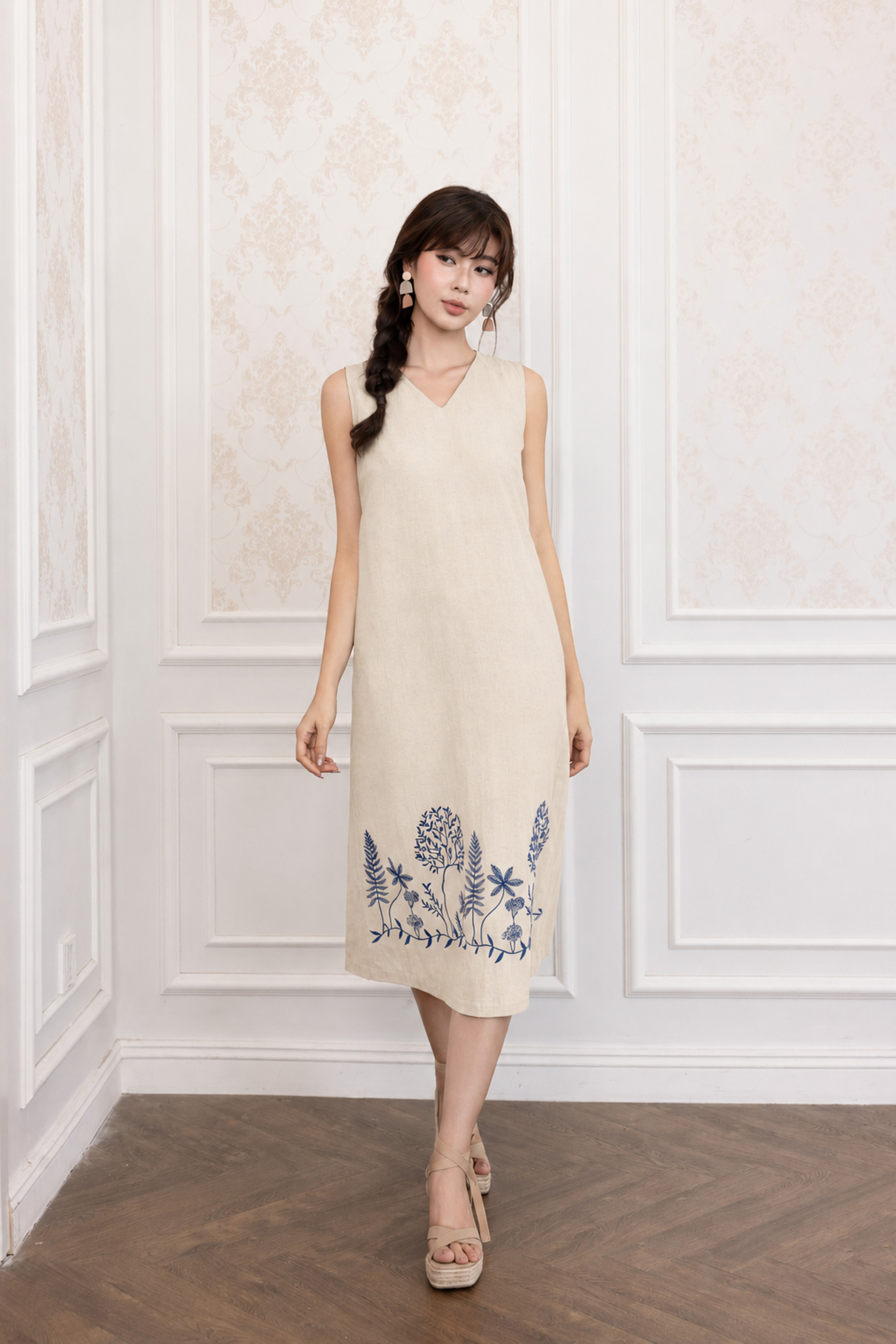 SWANLAKE | Váy Đầm Nữ Suông Sát Nách Cổ Chữ V Vải Linen Hàn Thêu Hoa Du Lịch Dạo Phố Hè D13721LW01