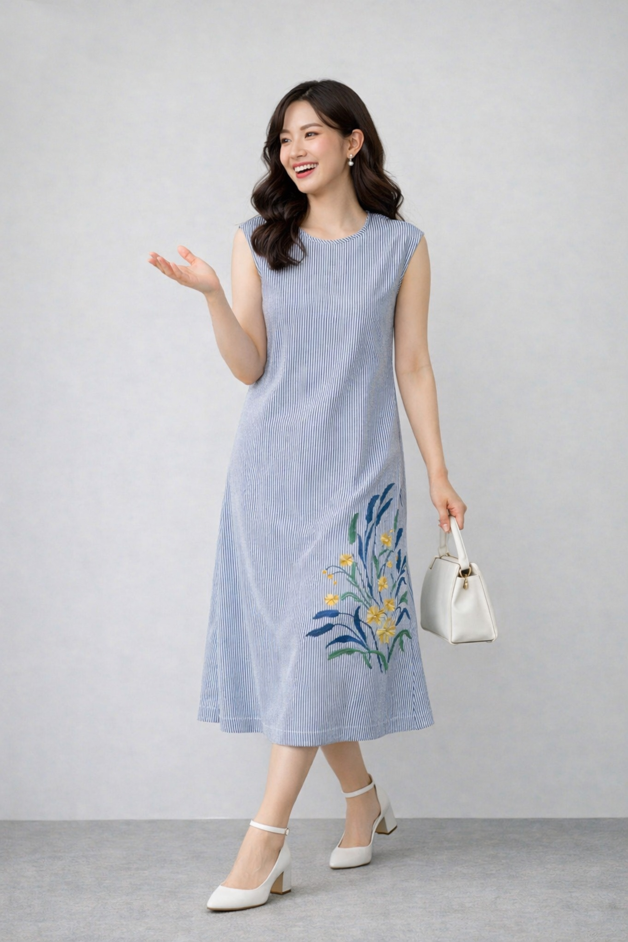 SWANLAKE | Váy Đầm Nữ Suông Sát Nách Vải Cotton Sọc Thêu Hoa Cổ Tròn Dạo Phố Du Lịch Hè D13550LW01