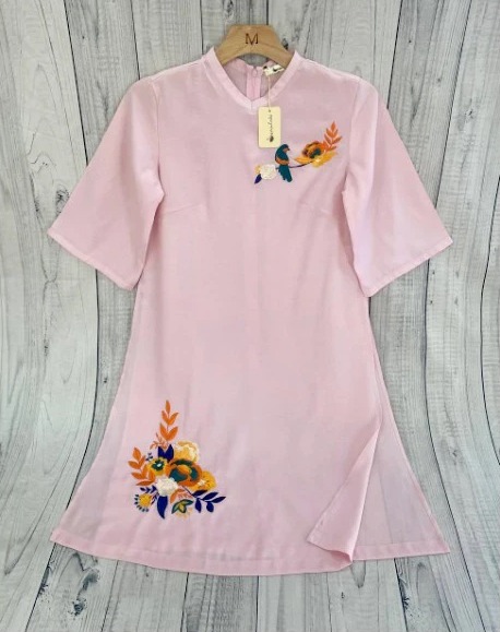 Áo Dài Tay Lỡ Thêu Bông Swanlake - L10534LW01