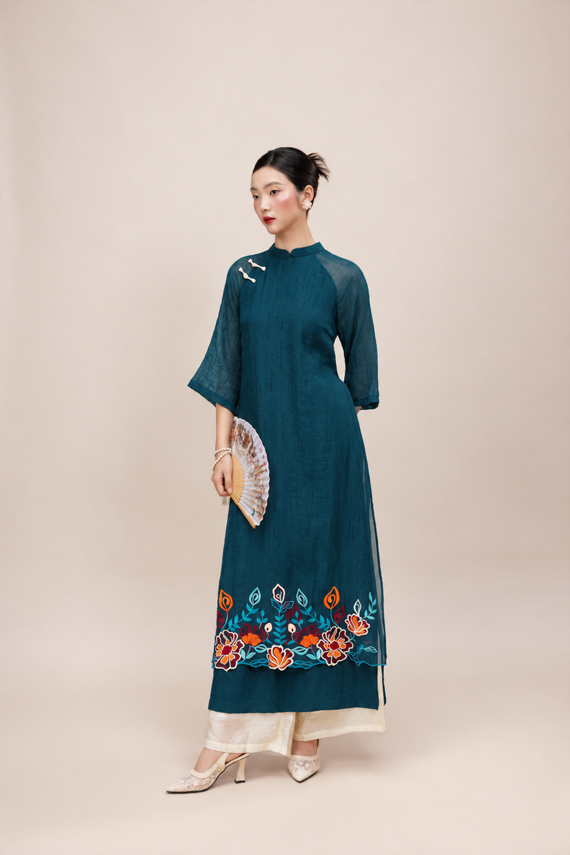 Áo Dài Cách Tân Nữ Suông Vải Xốp Hàn Tà Kép Thêu Hoa L13969LW01