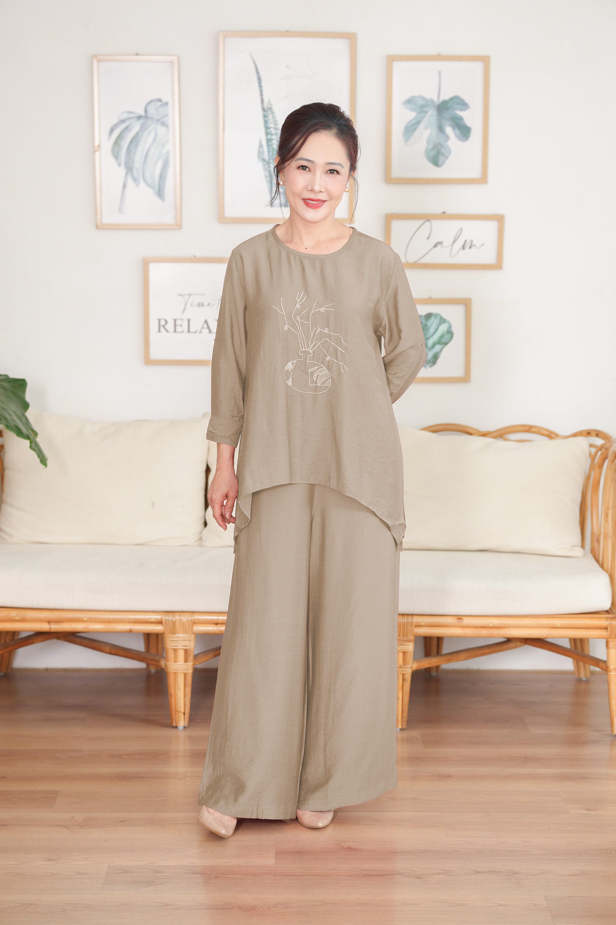 M-Collection - Bộ Dài Thêu Bình Hoa Cổ Tròn Chất Lụa Hàn - B11813LW01