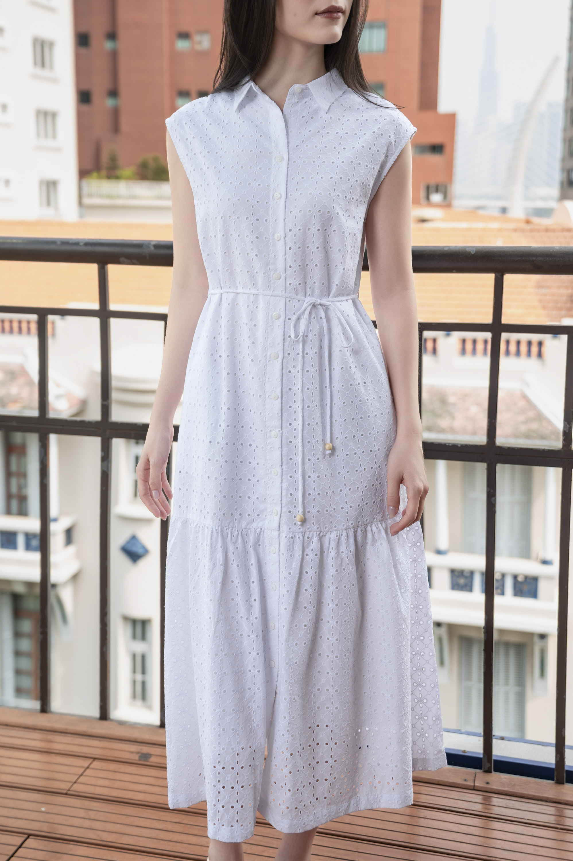 SWANLAKE | Váy Đầm Nữ Maxi Sơ Mi Suông Sát Nách Đuôi Cá Cotton Thêu Hoa Đục Lỗ Cài Nút Có Túi D12905LW01