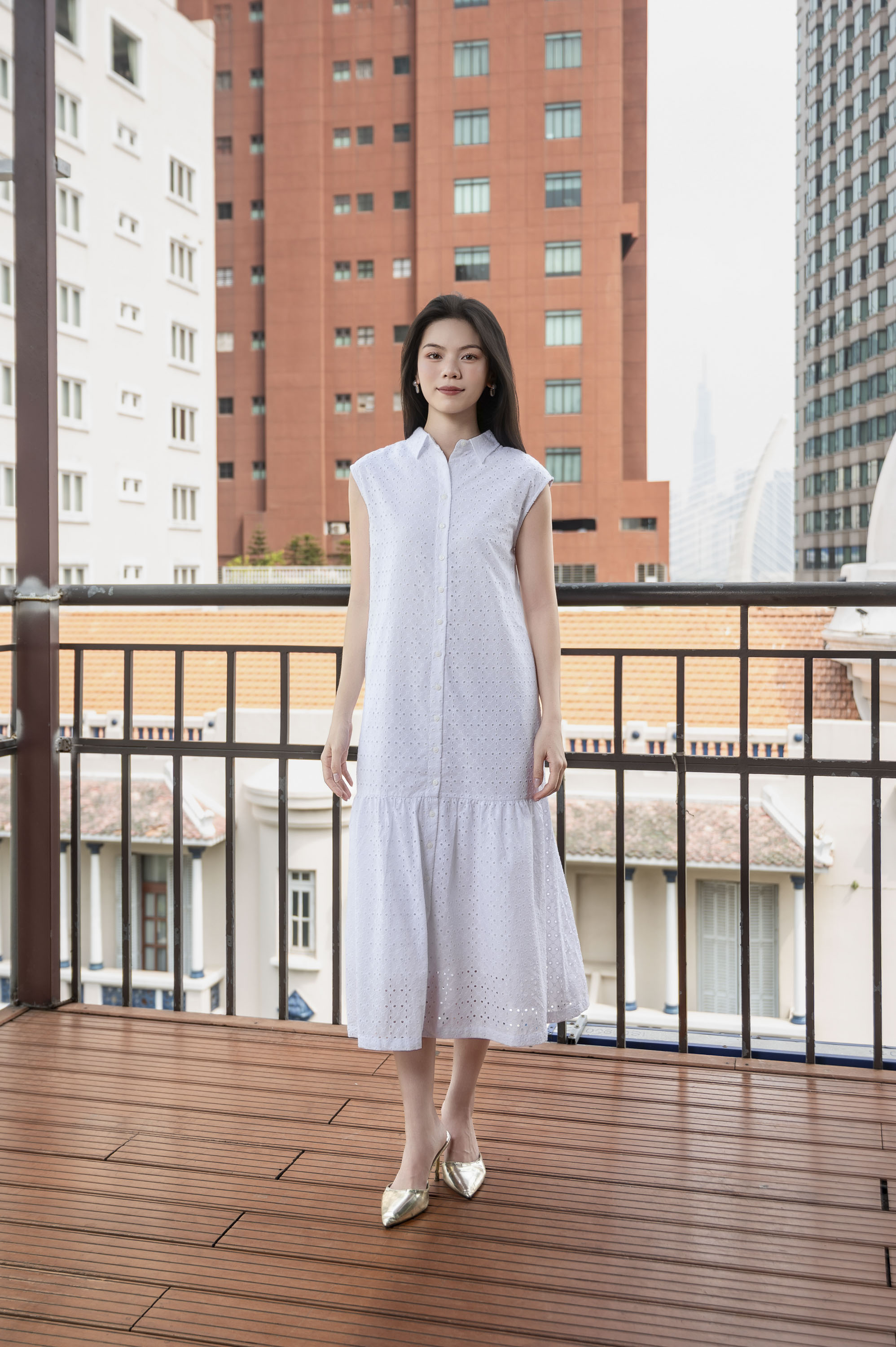 SWANLAKE | Váy Đầm Nữ Maxi Sơ Mi Suông Sát Nách Đuôi Cá Cotton Thêu Hoa Đục Lỗ Cài Nút Có Túi D12905LW01