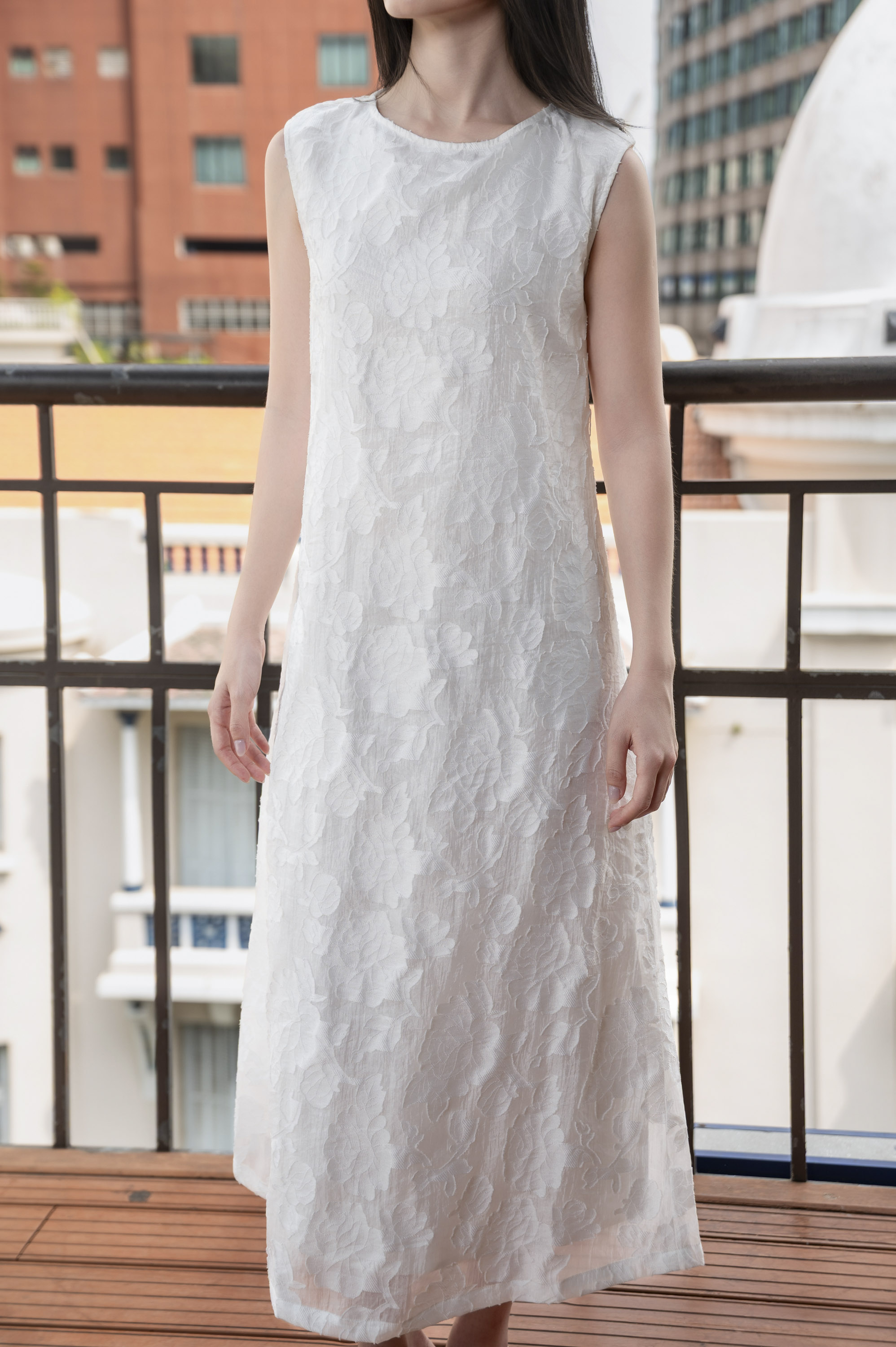 SWANLAKE | Váy Đầm Nữ Maxi Sát Nách Cổ Tròn Dây Thắt Eo Vải Tơ Ép Hoa Dự Tiệc Sang Trọng D13409LW01