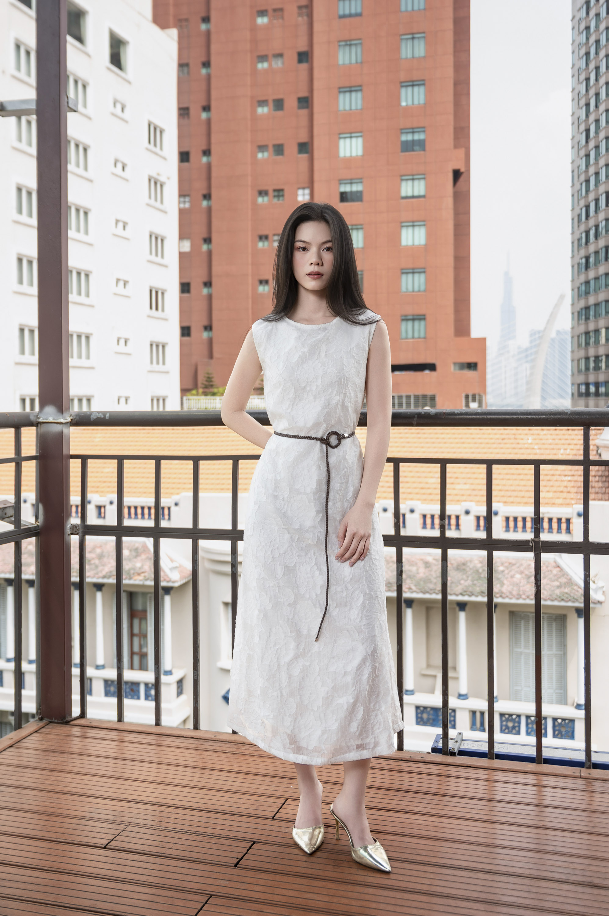 SWANLAKE | Váy Đầm Nữ Maxi Sát Nách Cổ Tròn Dây Thắt Eo Vải Tơ Ép Hoa Dự Tiệc Sang Trọng D13409LW01