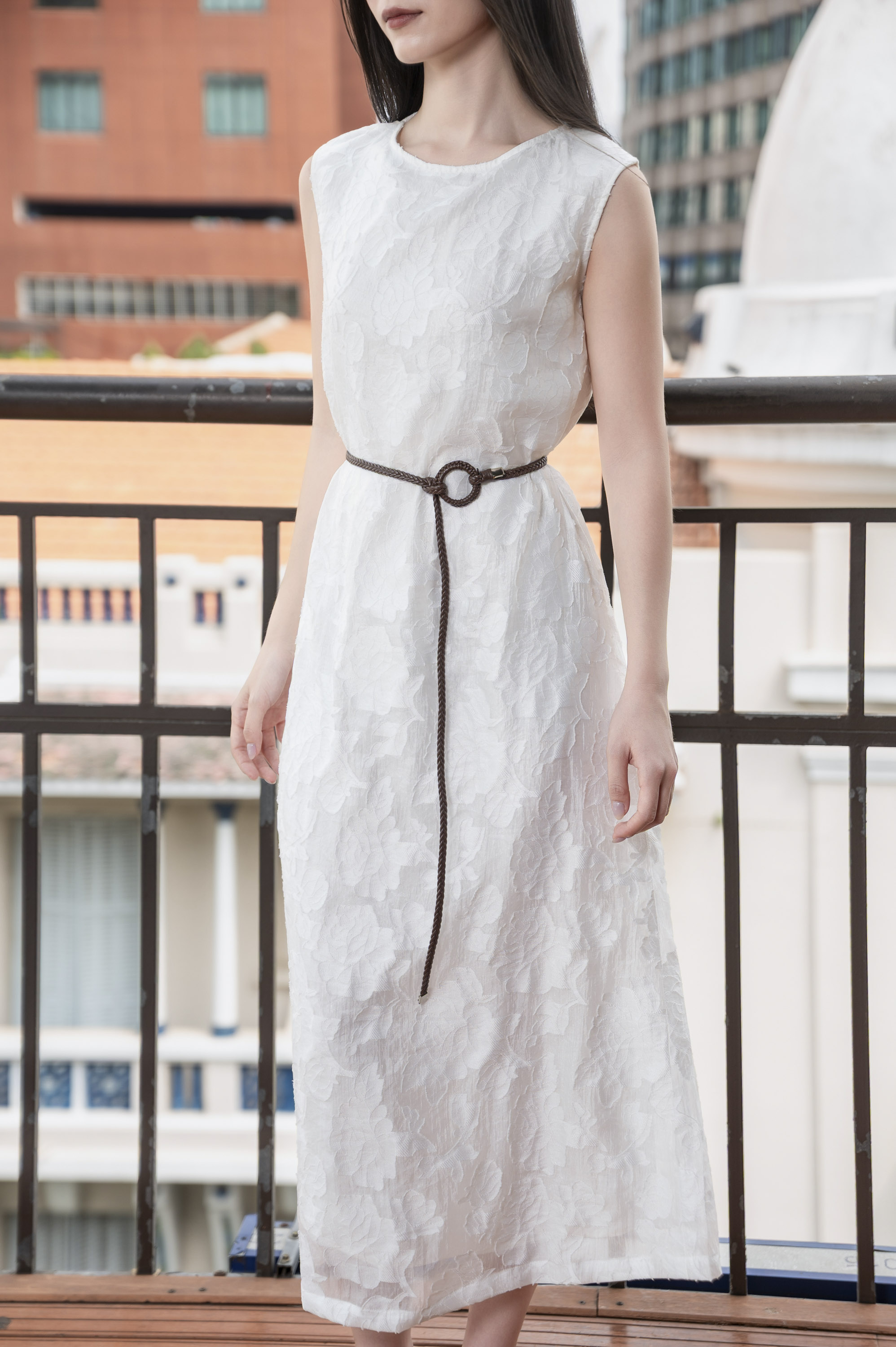 SWANLAKE | Váy Đầm Nữ Maxi Sát Nách Cổ Tròn Dây Thắt Eo Vải Tơ Ép Hoa Dự Tiệc Sang Trọng D13409LW01