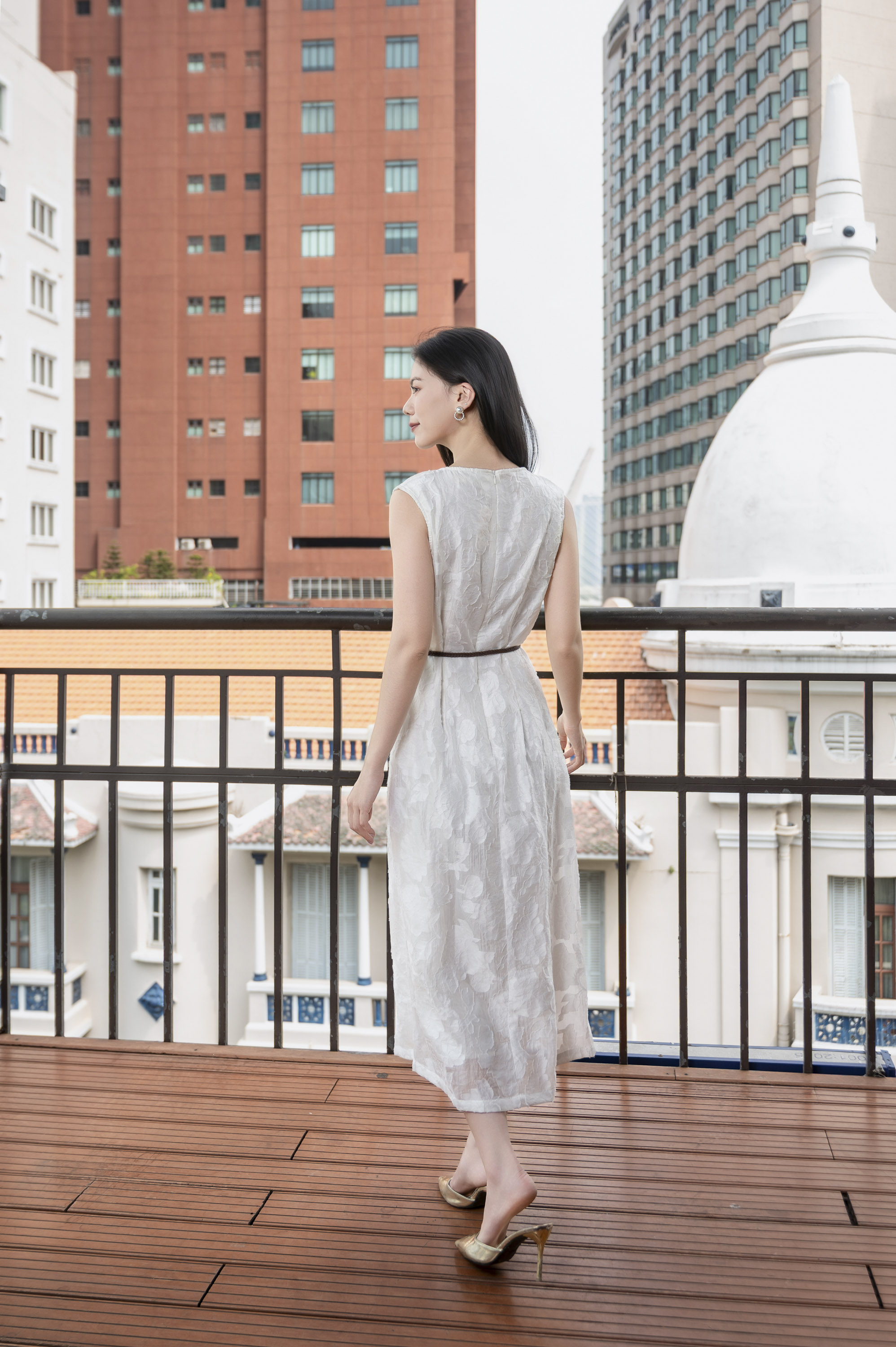 SWANLAKE | Váy Đầm Nữ Maxi Sát Nách Cổ Tròn Dây Thắt Eo Vải Tơ Ép Hoa Dự Tiệc Sang Trọng D13409LW01