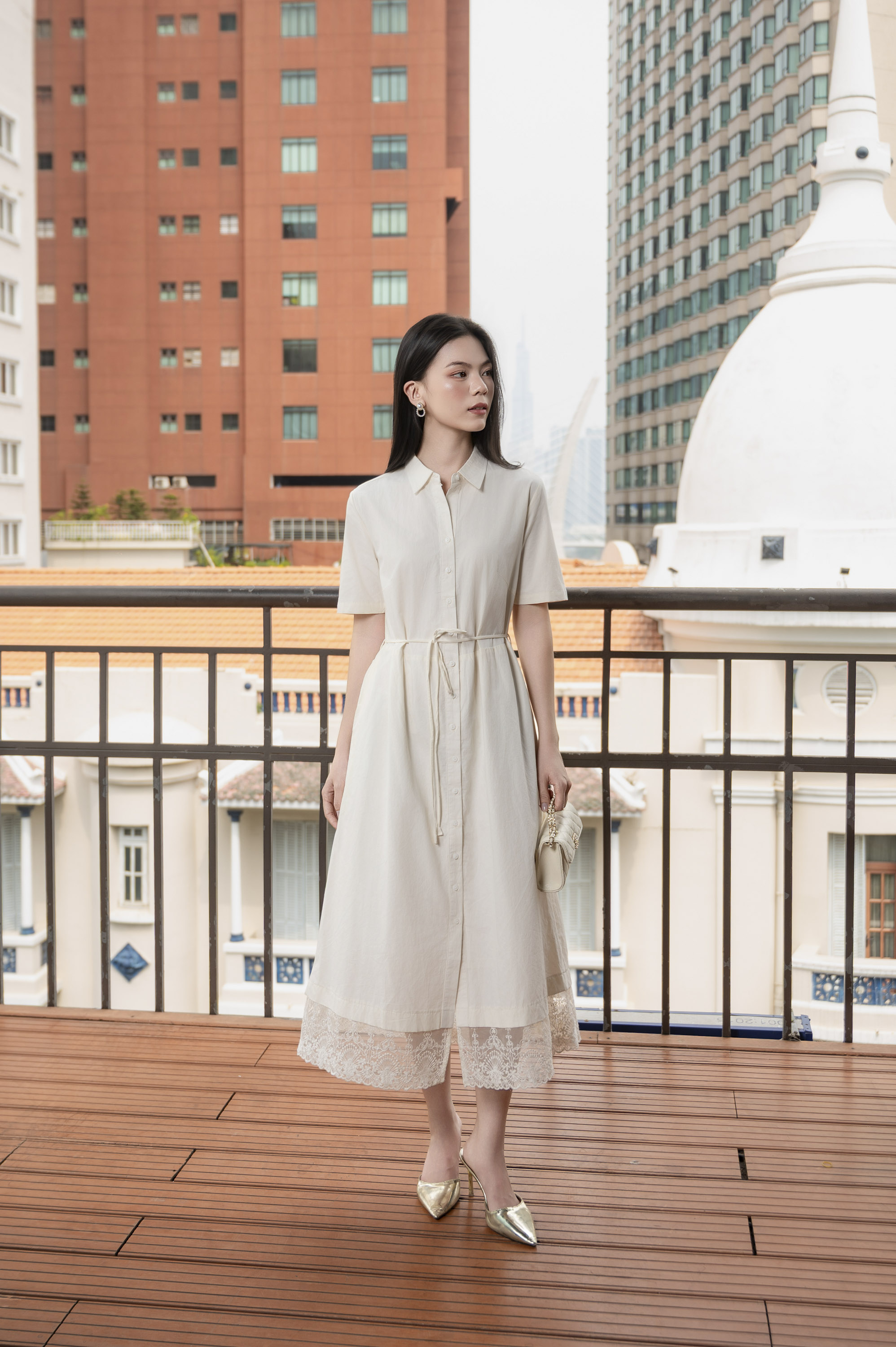 SWANLAKE | Váy Đầm Sơ Mi Nữ Cotton Phối Ren Hoa Dây Thắt Eo Tay Ngắn Công Sở Thanh Lịch D13441LW01