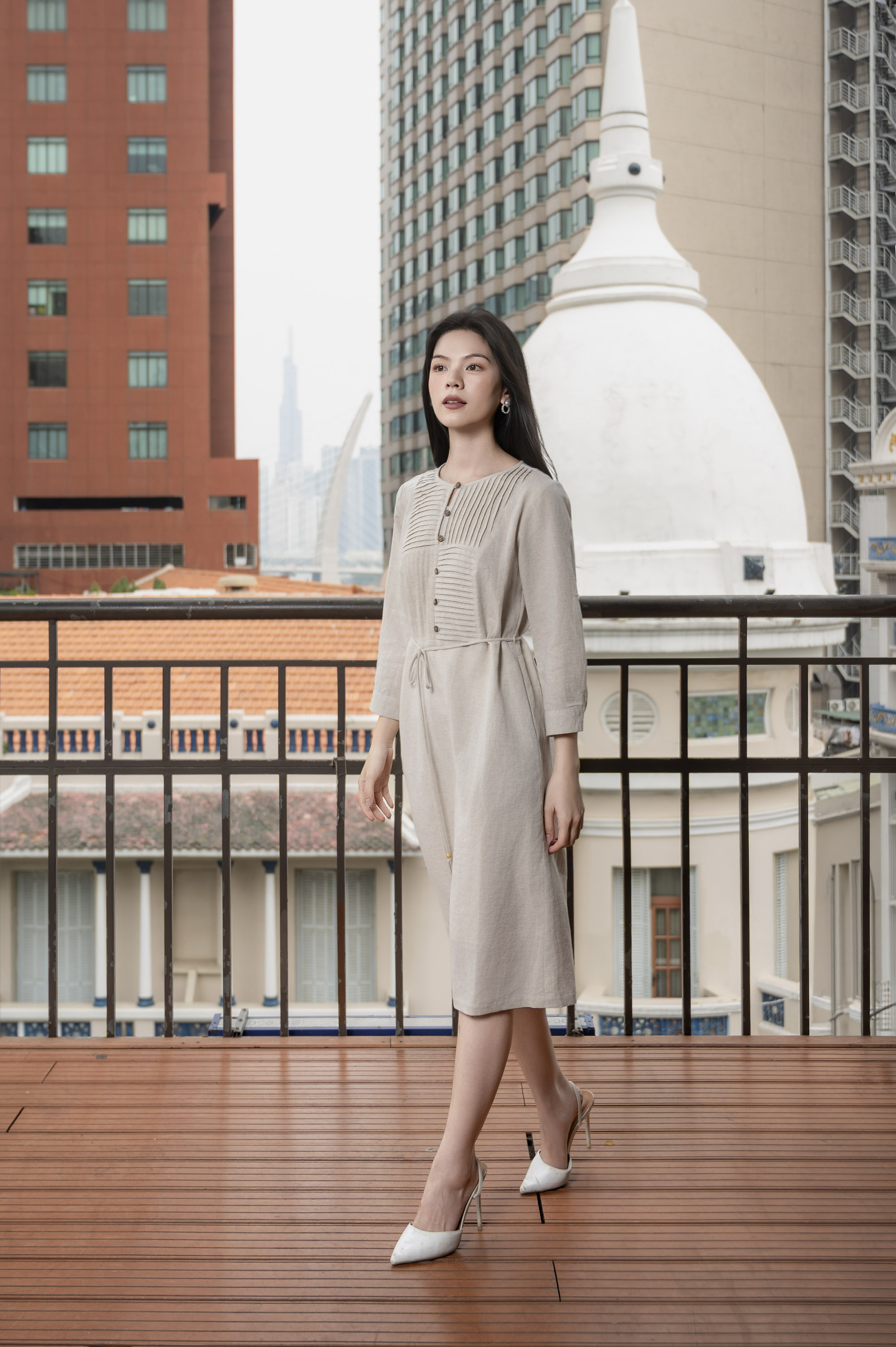SWANLAKE | Váy Đầm Nữ Suông Cổ Tròn Cài Nút Tay Lỡ Vải Linen Dây Thắt Eo Công Sở Thanh Lịch D13306LW01