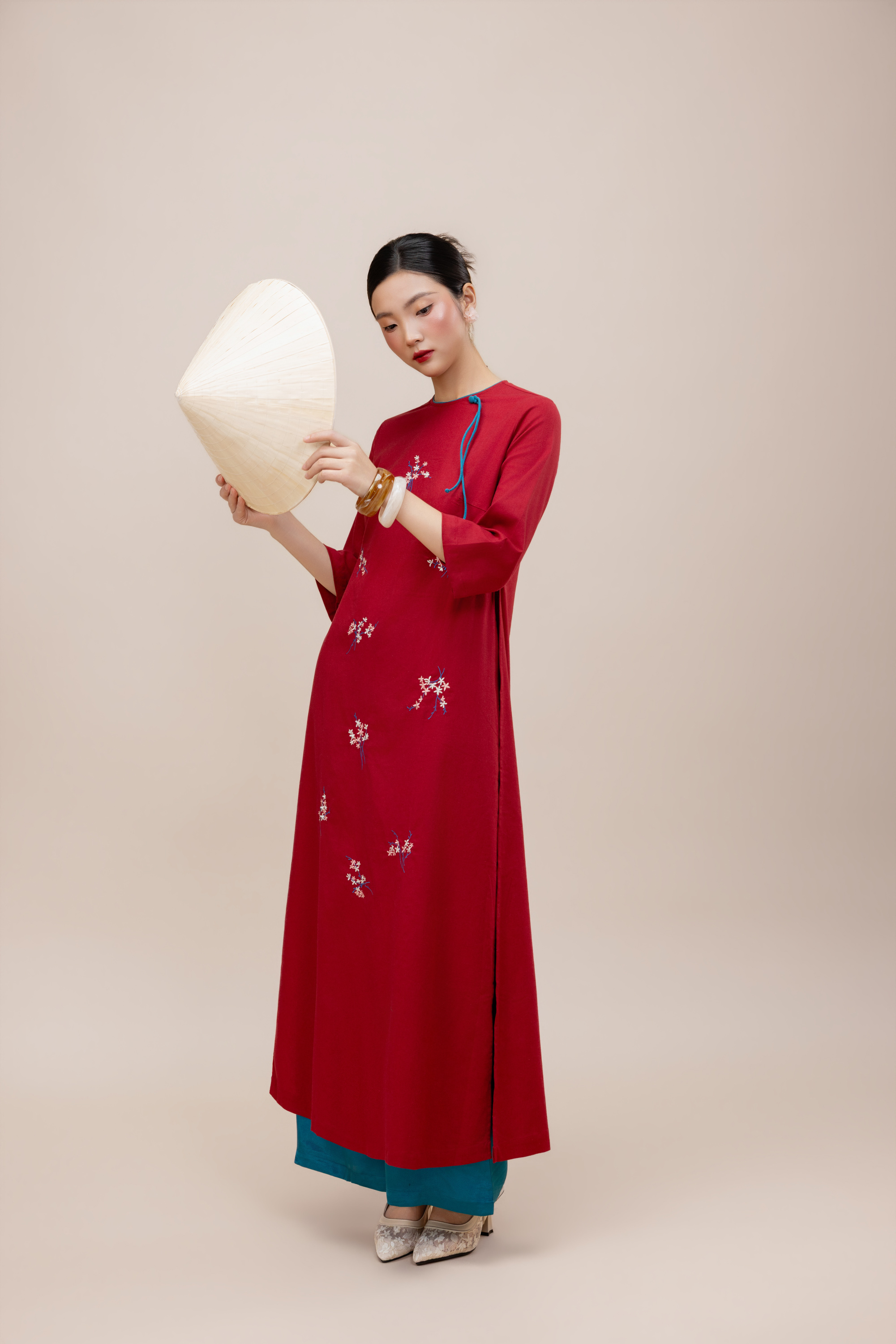 Áo Dài Cách Tân Suông Linen Thêu Hoa L14229LW01