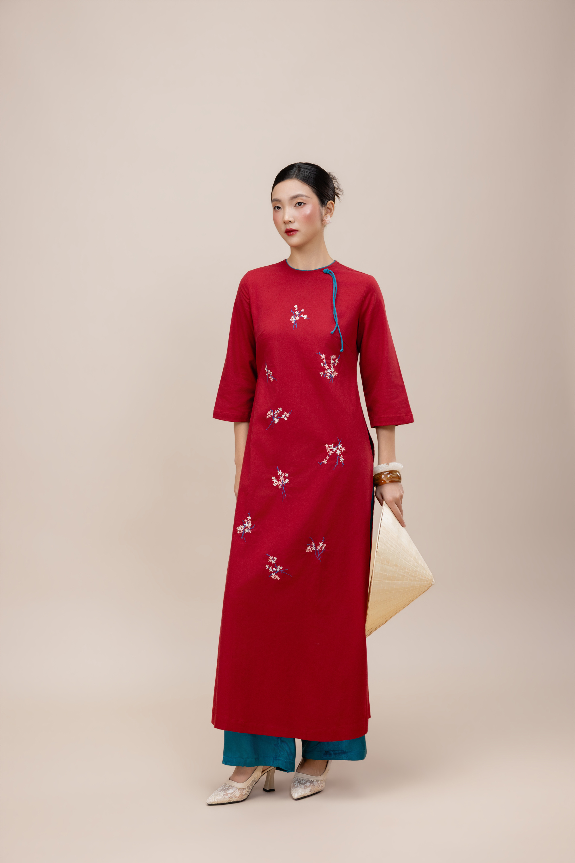 Áo Dài Cách Tân Suông Linen Thêu Hoa L14229LW01