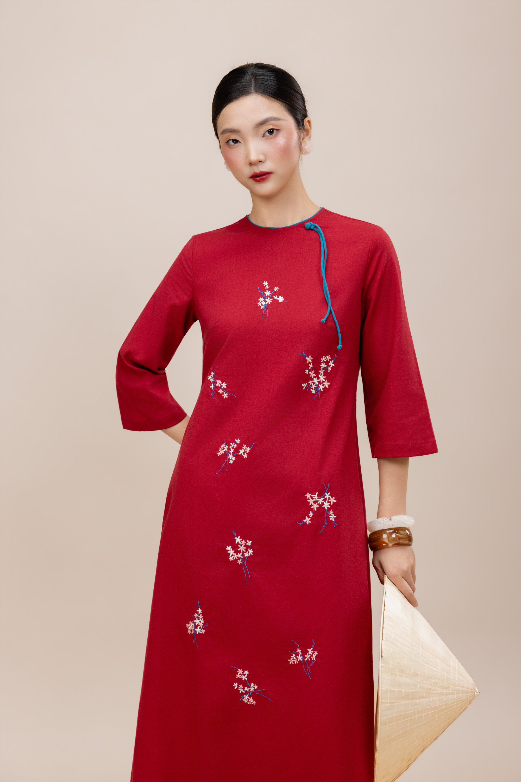 Áo Dài Cách Tân Suông Linen Thêu Hoa L14229LW01