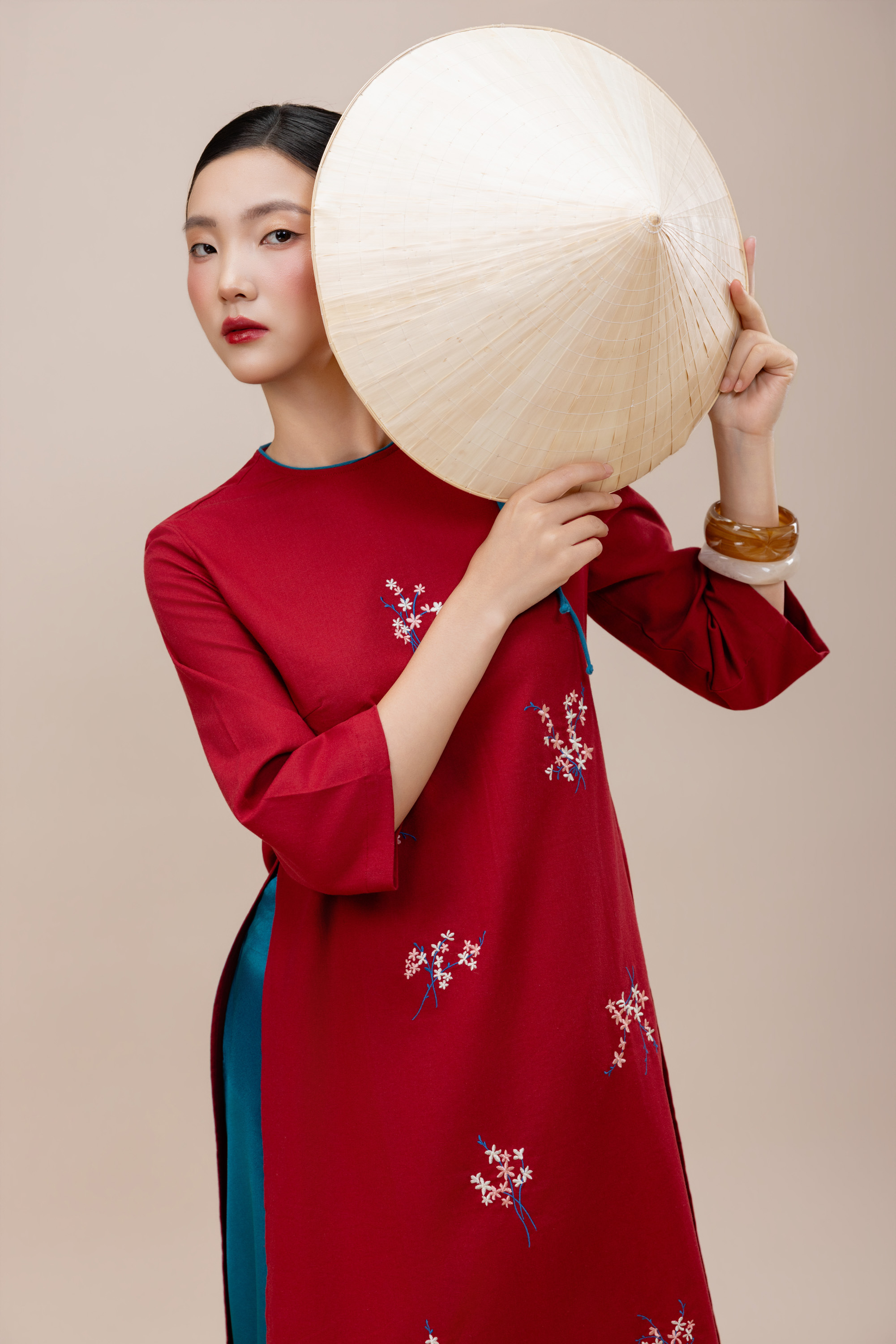 Áo Dài Cách Tân Suông Linen Thêu Hoa L14229LW01