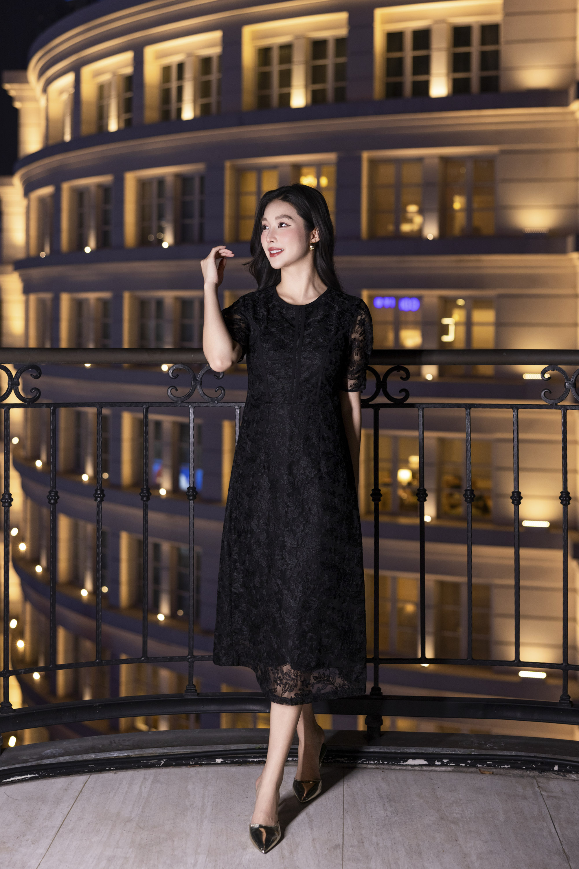 SWANLAKE | Váy Đầm Midi Nữ Phối Ren Thêu Hoa 2 Lớp Cổ Tròn Tay Ngắn Chiết Eo Tiệc Sang Trọng D13385LW01