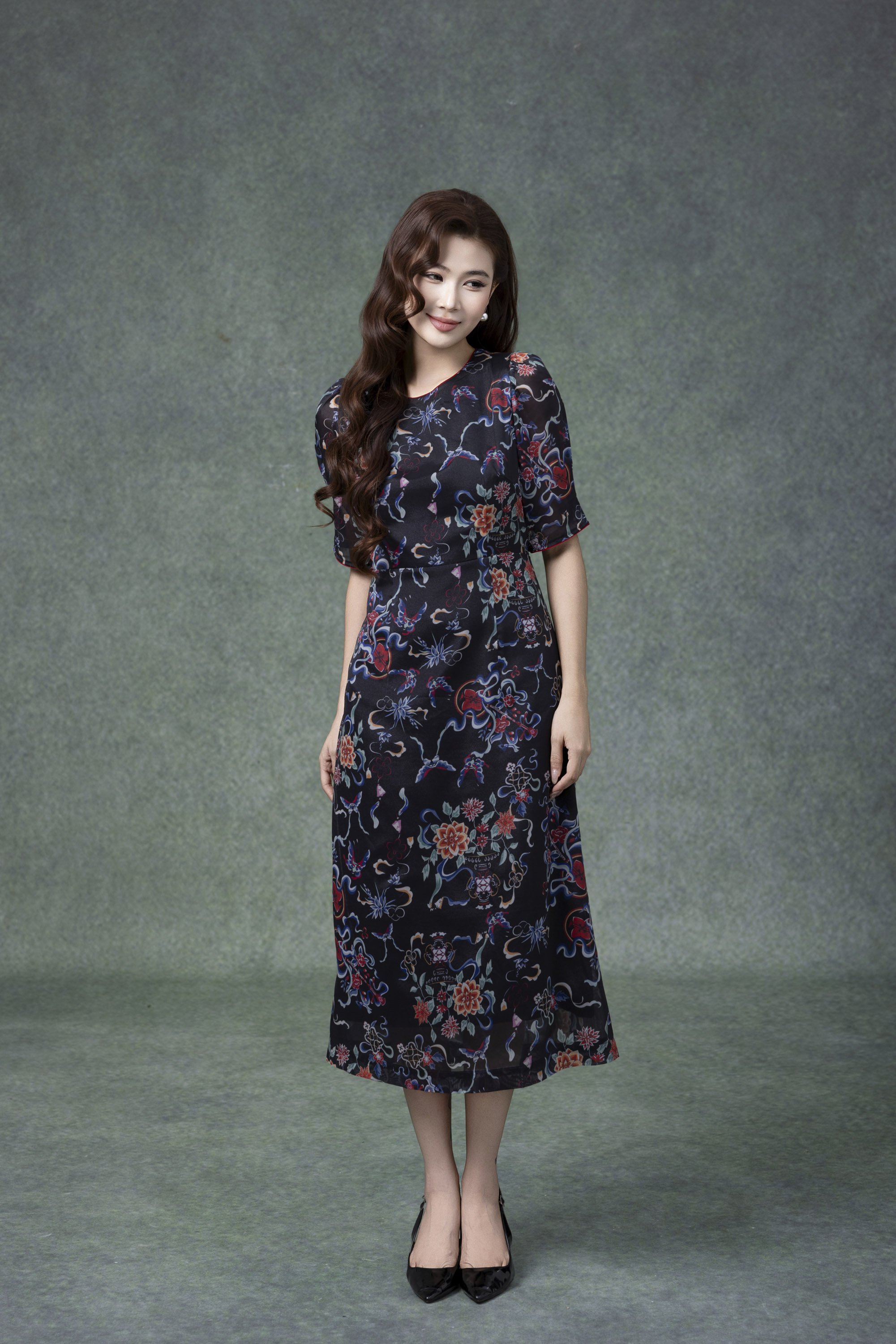 SWANLAKE | Váy Đầm Nữ Maxi Suông Vải Tơ In Hoa Cổ Tròn Tay Bí Phồng Chiết Eo Đi Tiệc Công Sở D13245LW01