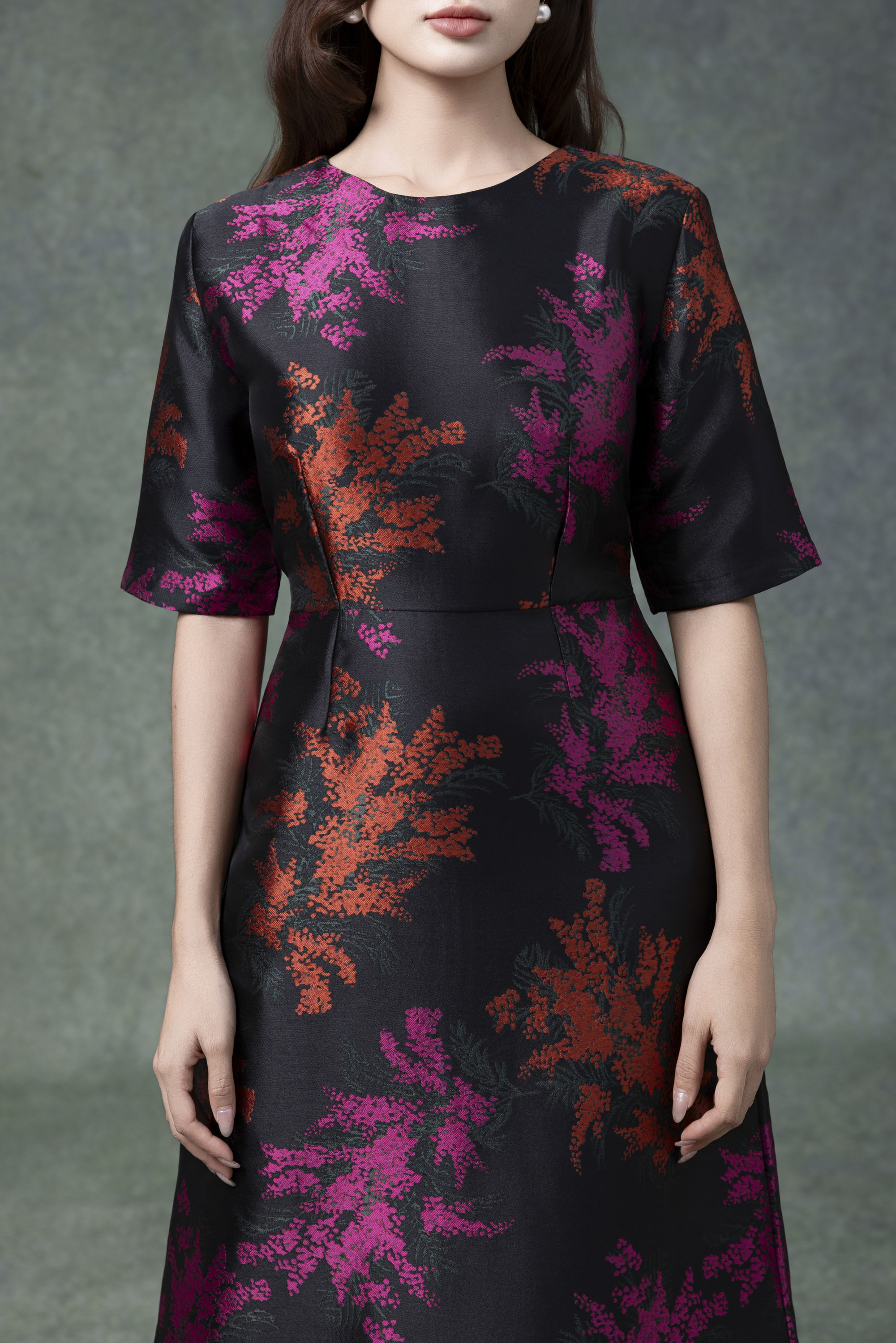 SWANLAKE | Váy Đầm Nữ Maxi Suông Cổ Tròn Vải Gấm Bông Chiết Eo Tay Lỡ Sang Trọng Đi Tiệc D13279LW01