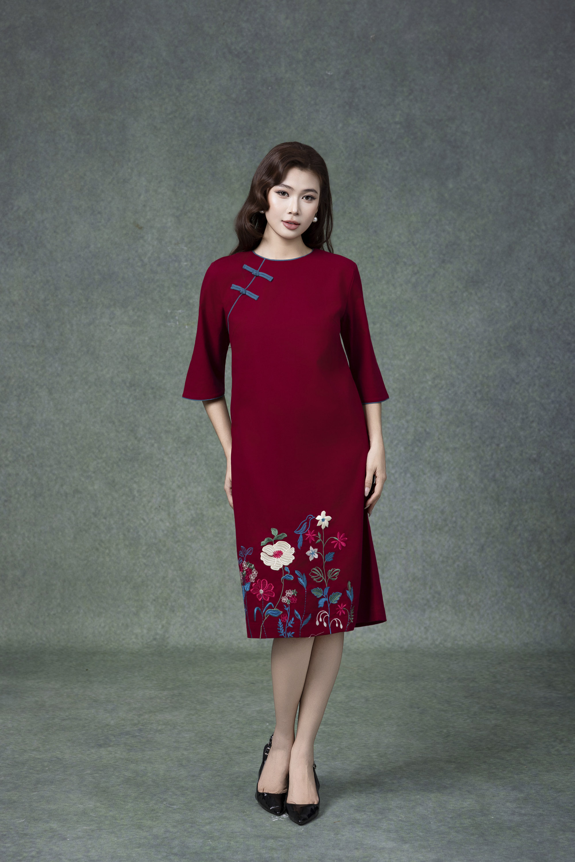 SWANLAKE | Váy Đầm Nữ Midi Suông Cổ Tròn Tay Lỡ Chất Vải Linen Thêu Hoa Cao Cấp Đi Tiệc D13228LW01