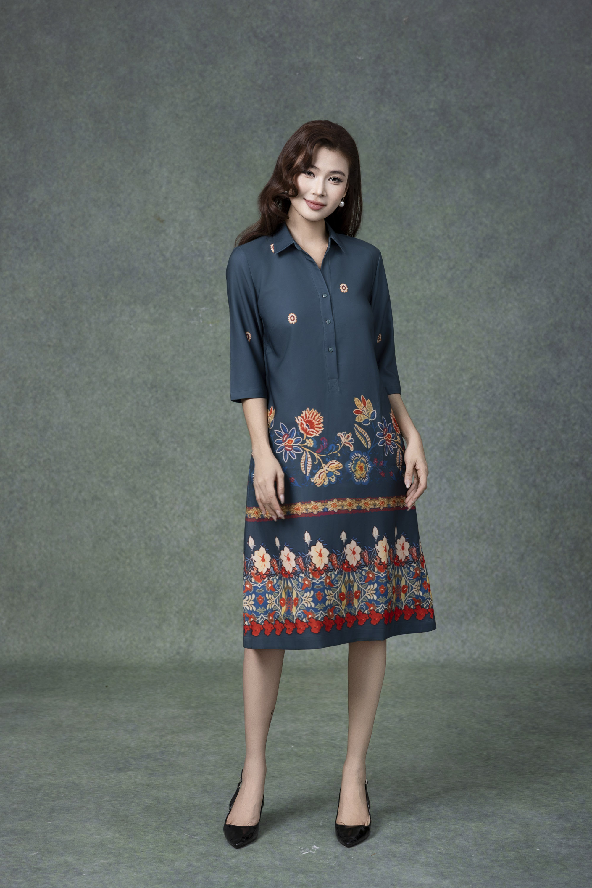 SWANLAKE | Váy Đầm Nữ Midi Tay Lỡ Cổ Sơ Mi Vải Lụa Dày In Hoa Có Túi Công Sở Dạo Phố D13263LW01