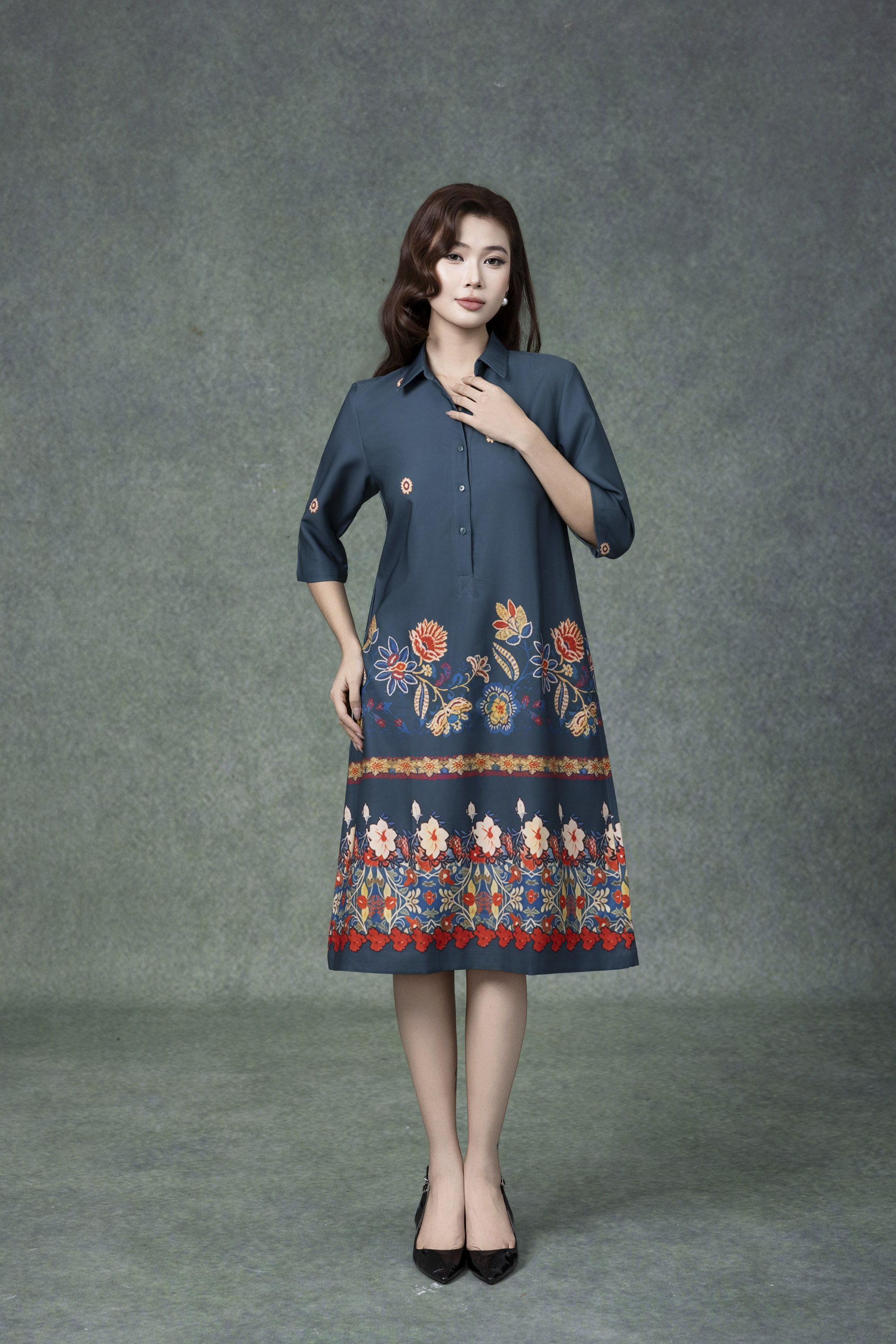 SWANLAKE | Váy Đầm Nữ Midi Tay Lỡ Cổ Sơ Mi Vải Lụa Dày In Hoa Có Túi Công Sở Dạo Phố D13263LW01