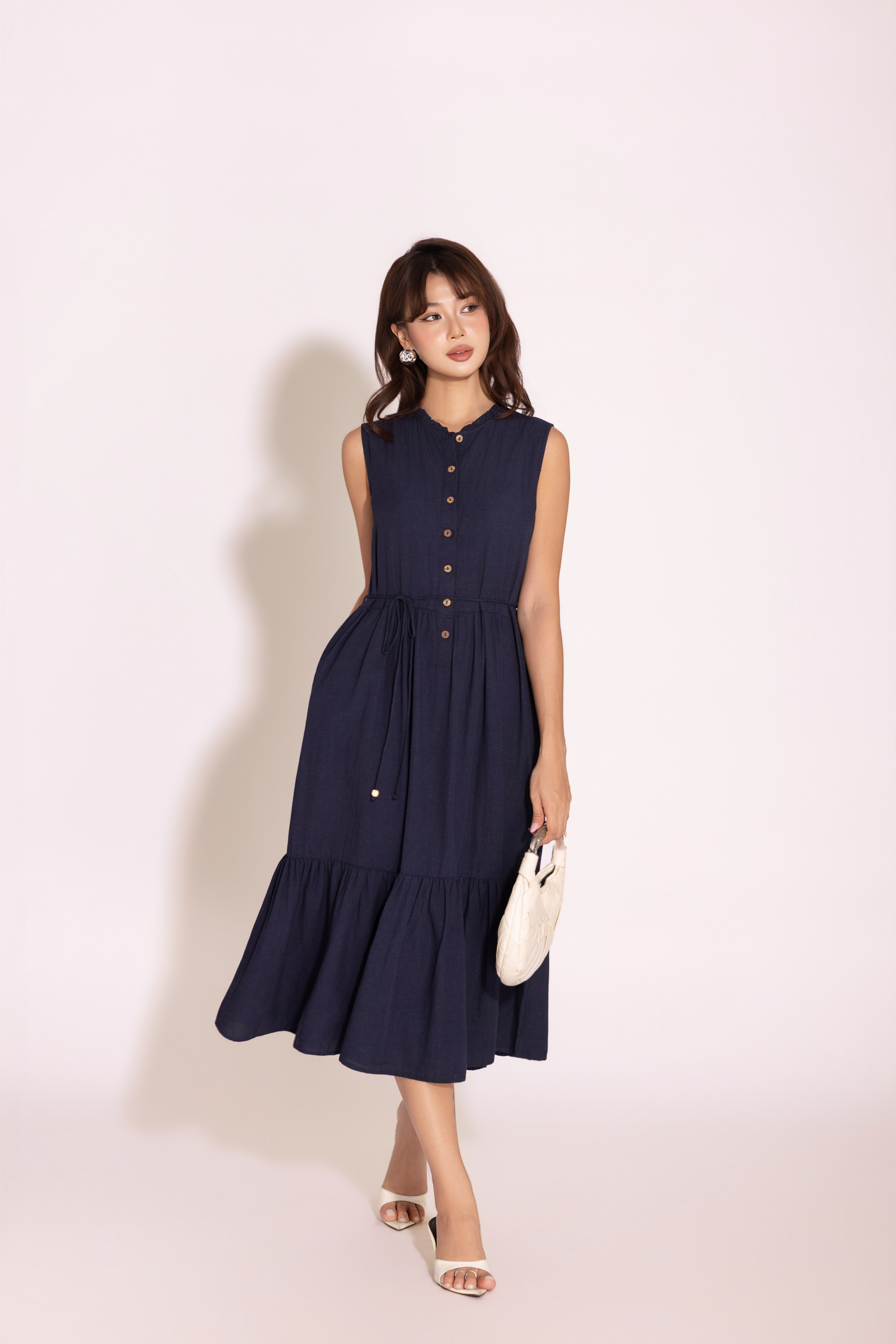 SWANLAKE | Váy Đầm Nữ Dài Đuôi Cá Xòe Sát Nách Vải Linen Hàn Cổ Trụ Cài Nút Công Sở Dạo Phố D13839LW01