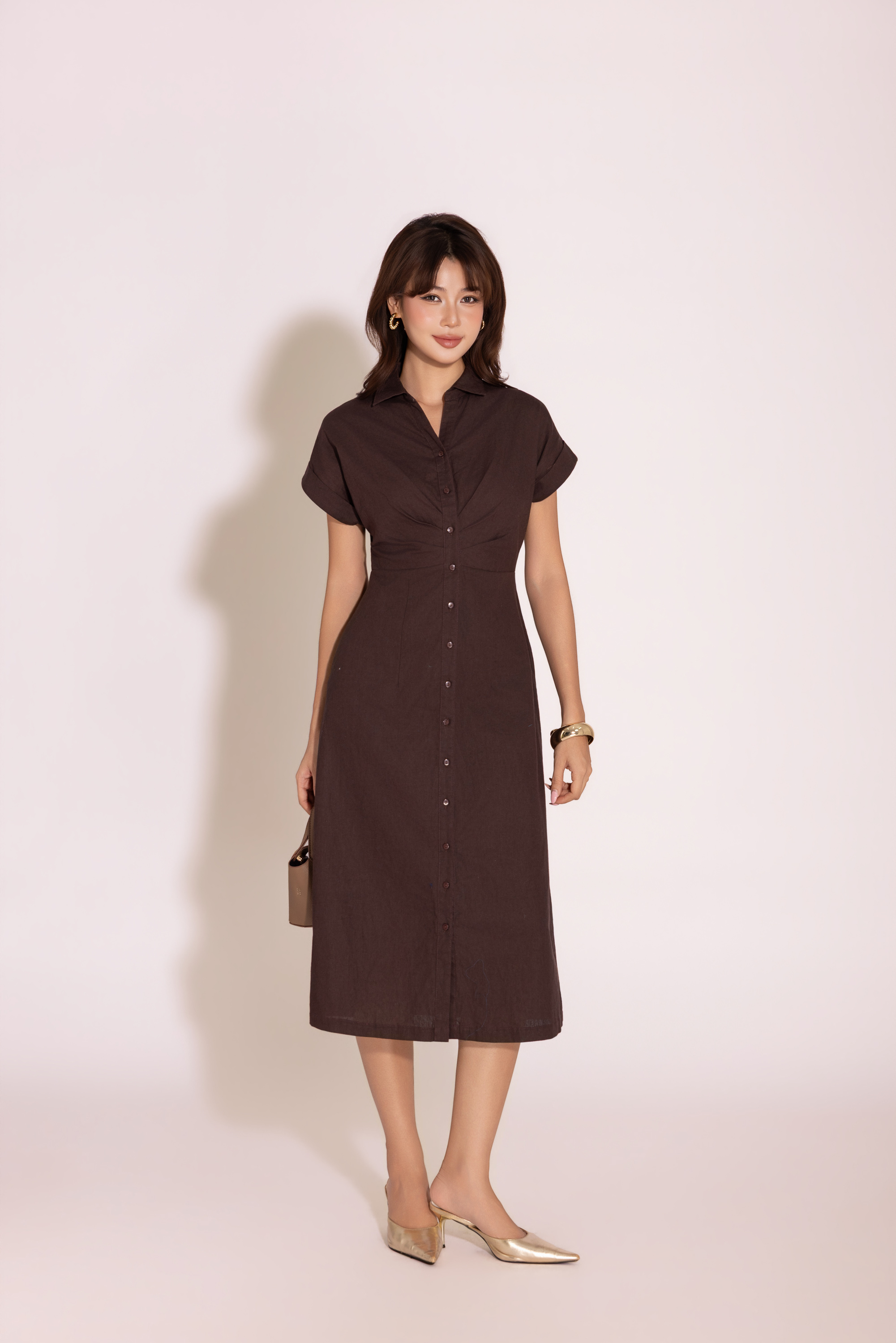 SWANLAKE | Váy Đầm Nữ Sơ Mi Trơn Dáng Dài Vải Linen Tay Ngắn Chiết Eo Công Sở Thanh Lịch D14080LW01