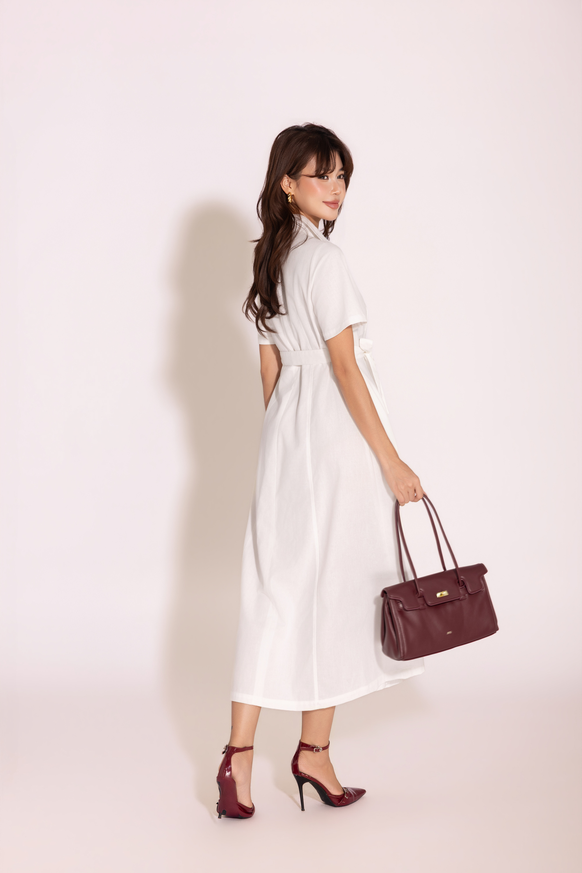 SWANLAKE | Váy Đầm Nữ Sơ Mi Suông Trơn Cài Nút Vải Linen Tay Ngắn Dây Thắt Eo Công Sở D12990LW04