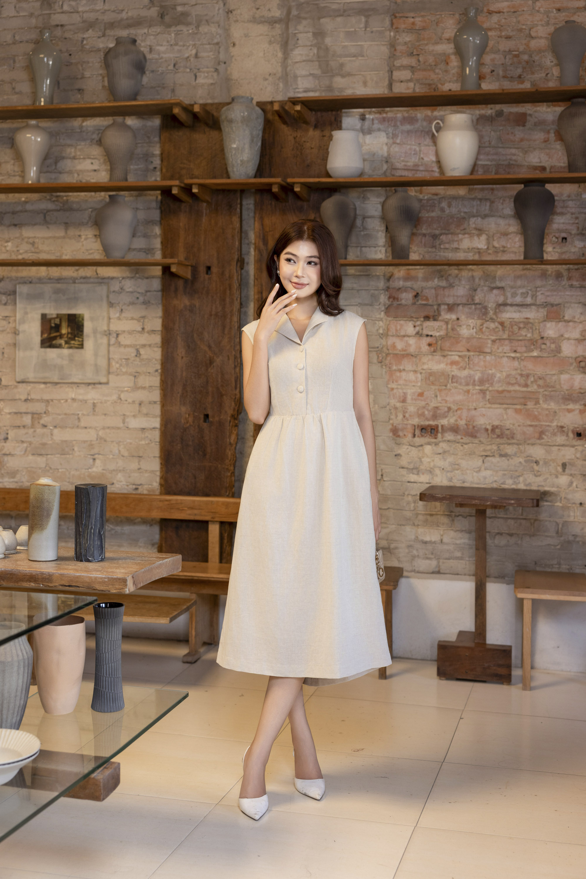 SWANLAKE | Váy Đầm Nữ Midi Sát Nách Cổ Sơ Mi Dây Thắt Eo Vải Linen Cao Cấp Thanh Lịch D13472LW01