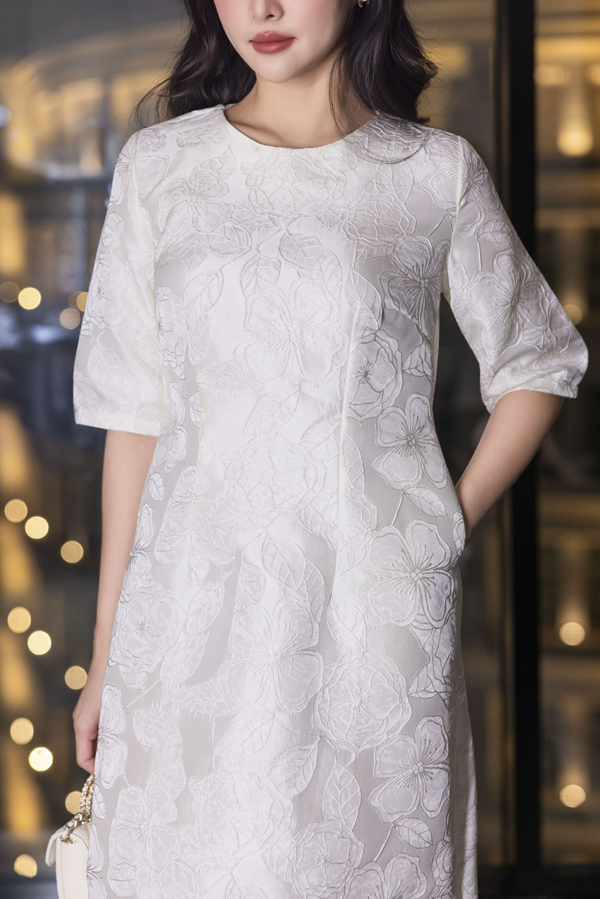 SWANLAKE | Váy Đầm Midi Nữ Phom A Vải Gấm Tafta Hoa Cổ Tròn Tay Lỡ Có Túi Công Sở Đi Tiệc D13377LW01