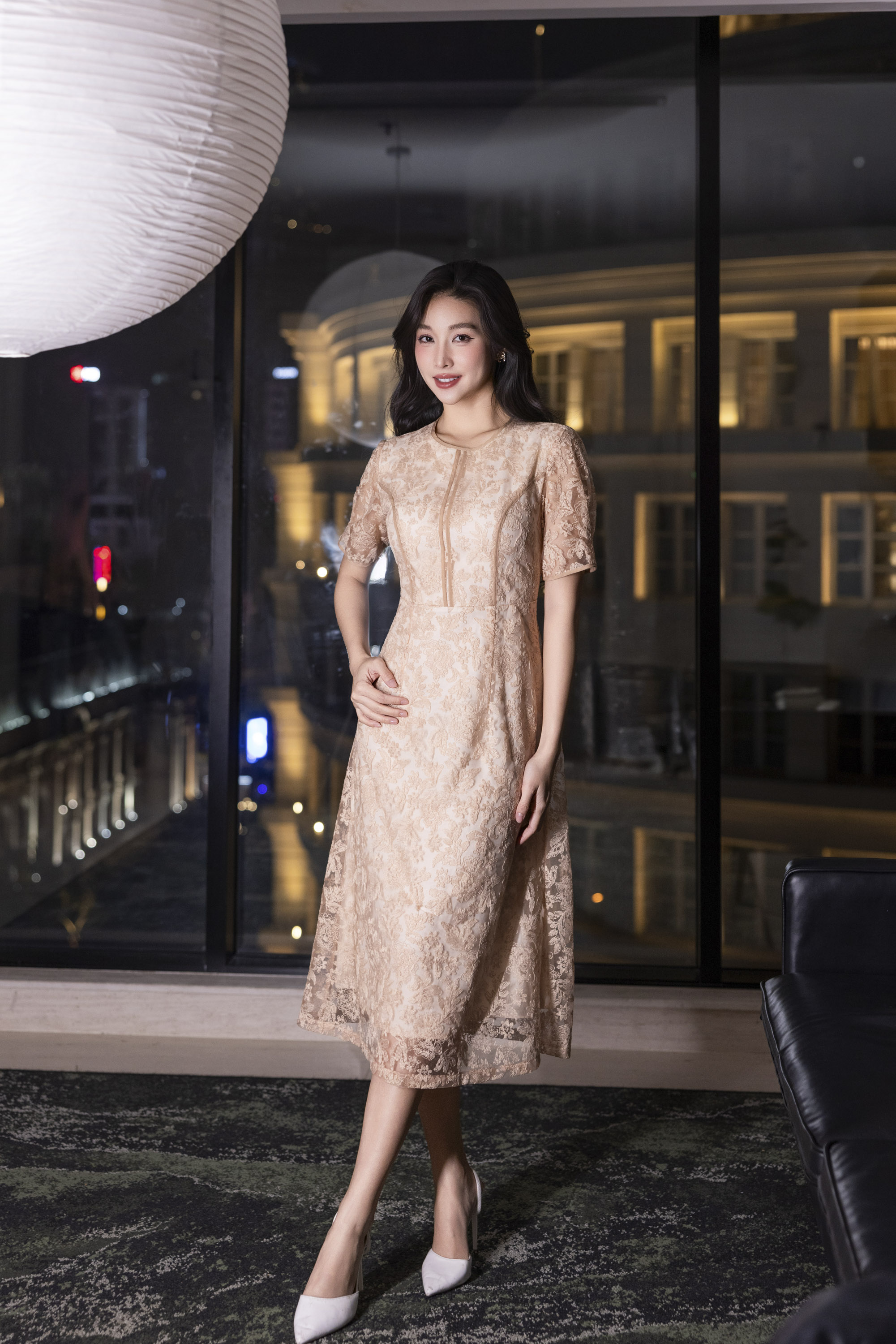 SWANLAKE | Váy Đầm Midi Nữ Phối Ren Thêu Hoa 2 Lớp Cổ Tròn Tay Ngắn Chiết Eo Tiệc Sang Trọng D13385LW01