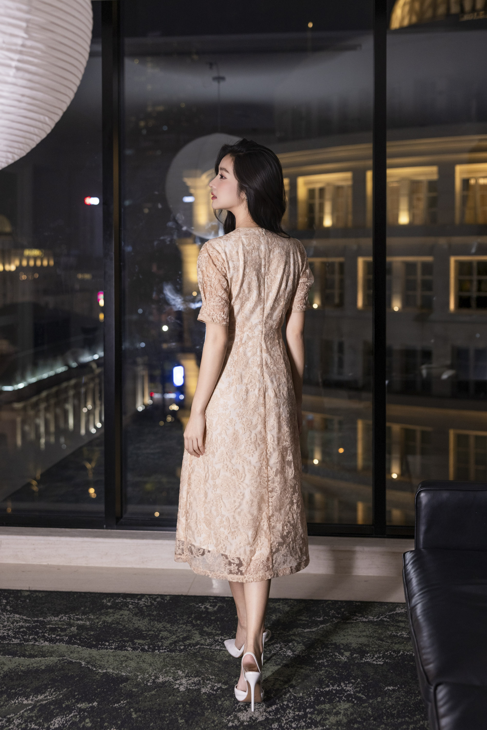 SWANLAKE | Váy Đầm Midi Nữ Phối Ren Thêu Hoa 2 Lớp Cổ Tròn Tay Ngắn Chiết Eo Tiệc Sang Trọng D13385LW01
