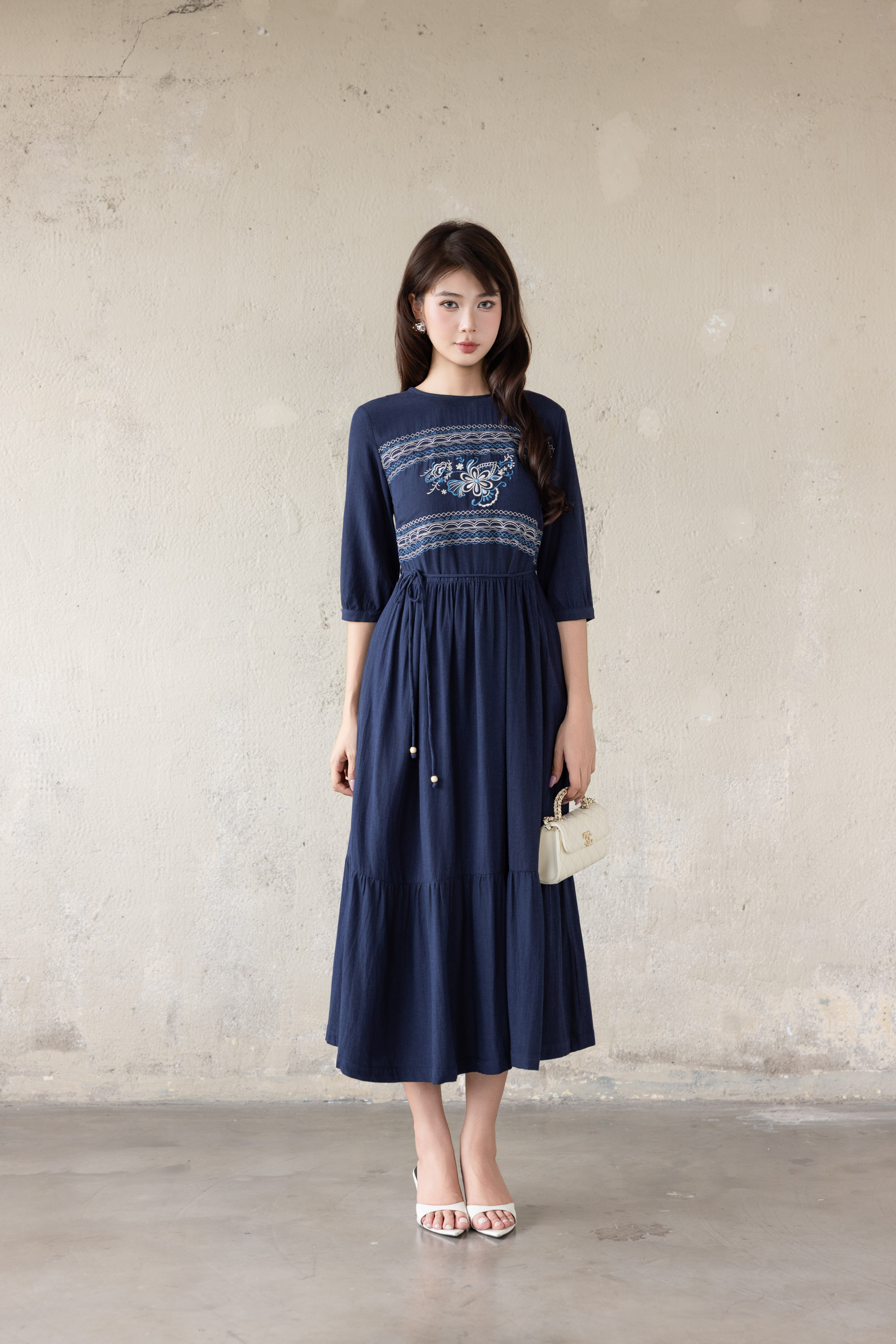 SWANLAKE | Váy Đầm Nữ Maxi Đuôi Cá Xòe Vải Linen Hàn Thêu Hoa Cổ Tròn Tay Lỡ Dây Thắt Eo D13700LW01