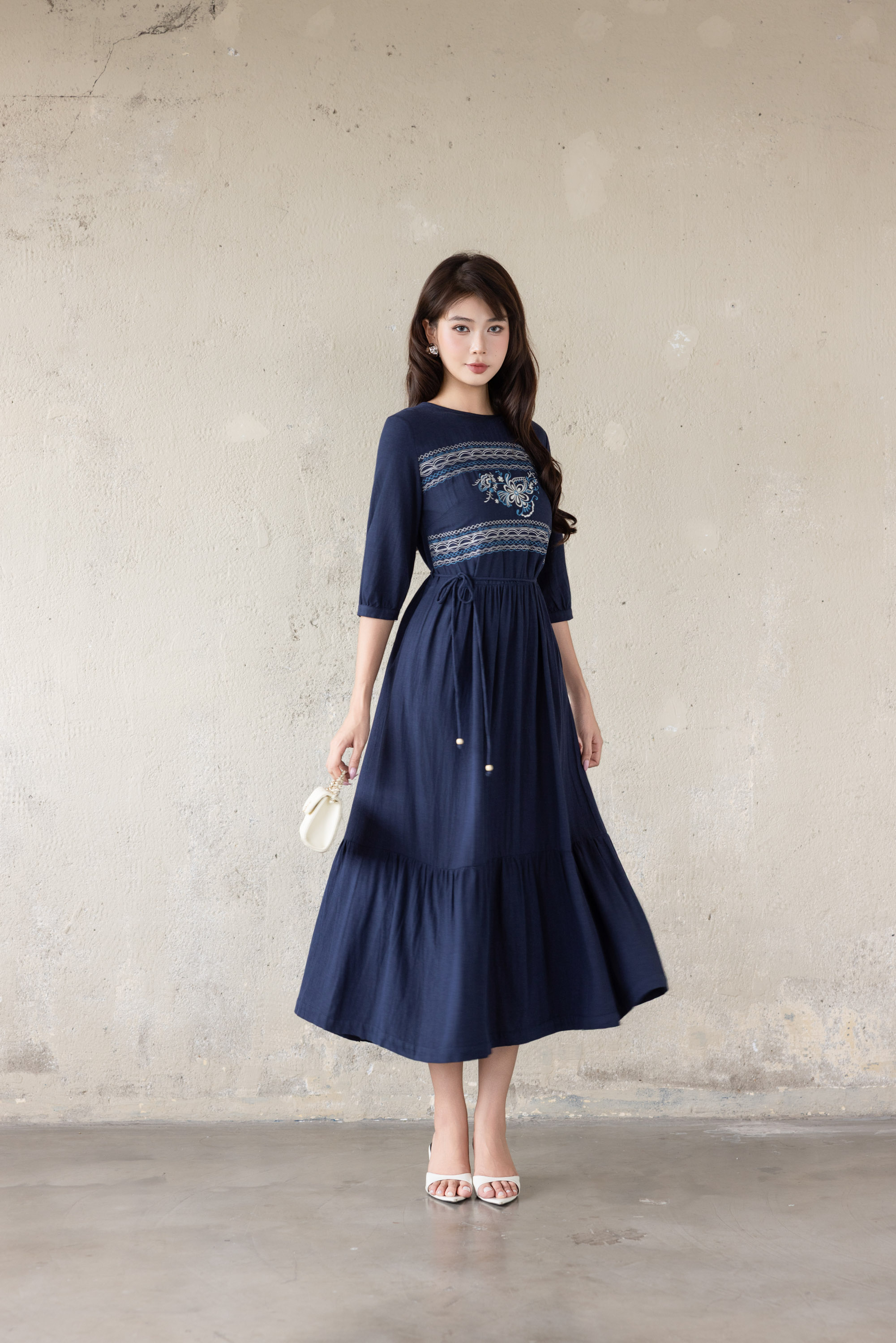 SWANLAKE | Váy Đầm Nữ Maxi Đuôi Cá Xòe Vải Linen Hàn Thêu Hoa Cổ Tròn Tay Lỡ Dây Thắt Eo D13700LW01