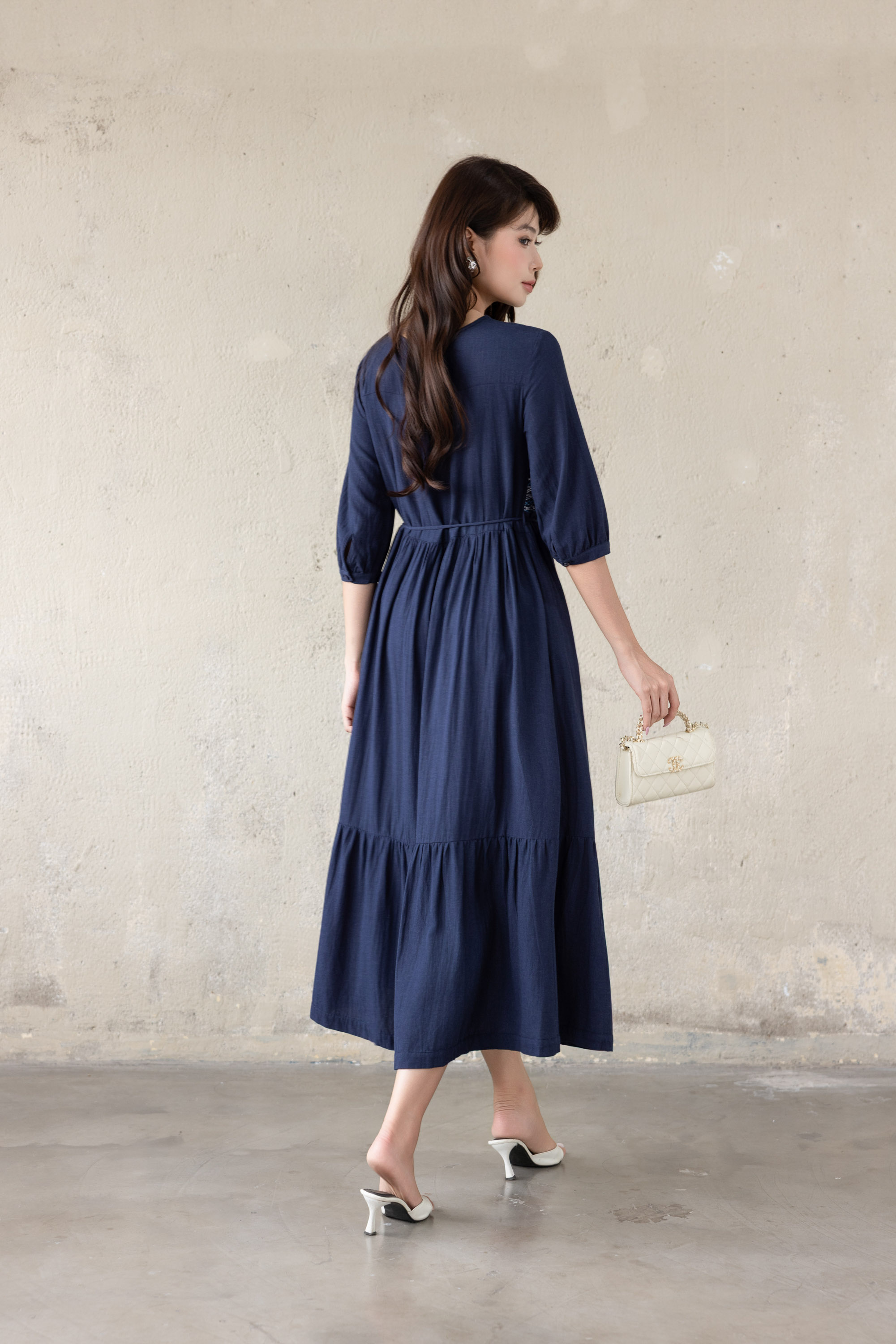 SWANLAKE | Váy Đầm Nữ Maxi Đuôi Cá Xòe Vải Linen Hàn Thêu Hoa Cổ Tròn Tay Lỡ Dây Thắt Eo D13700LW01