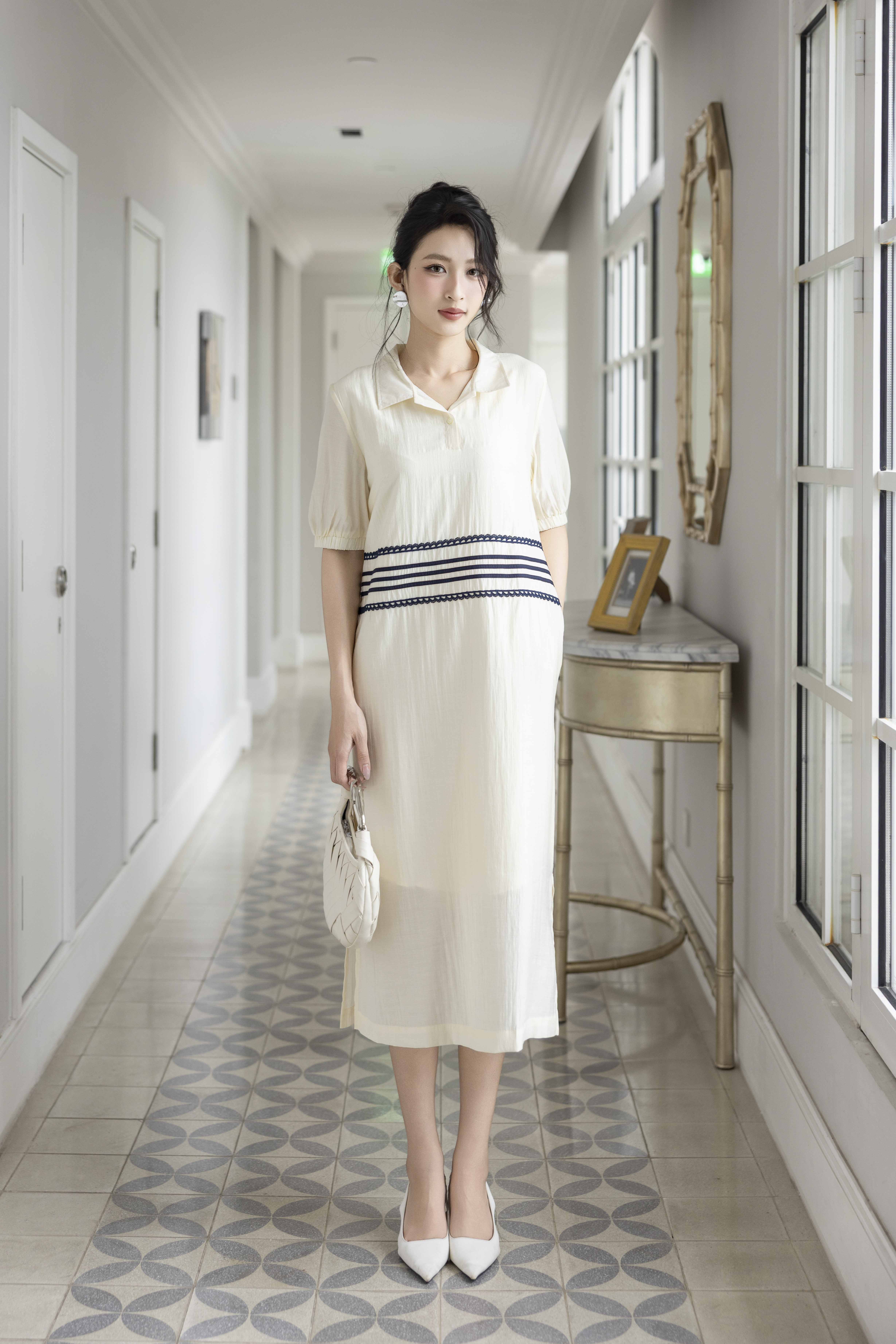 Váy Đầm Nữ Tay Ngắn Cổ Sơ Mi Vải Tơ Phối Ren Sọc Ngang Có Túi Công Dở Dạo Phố D13017LW01