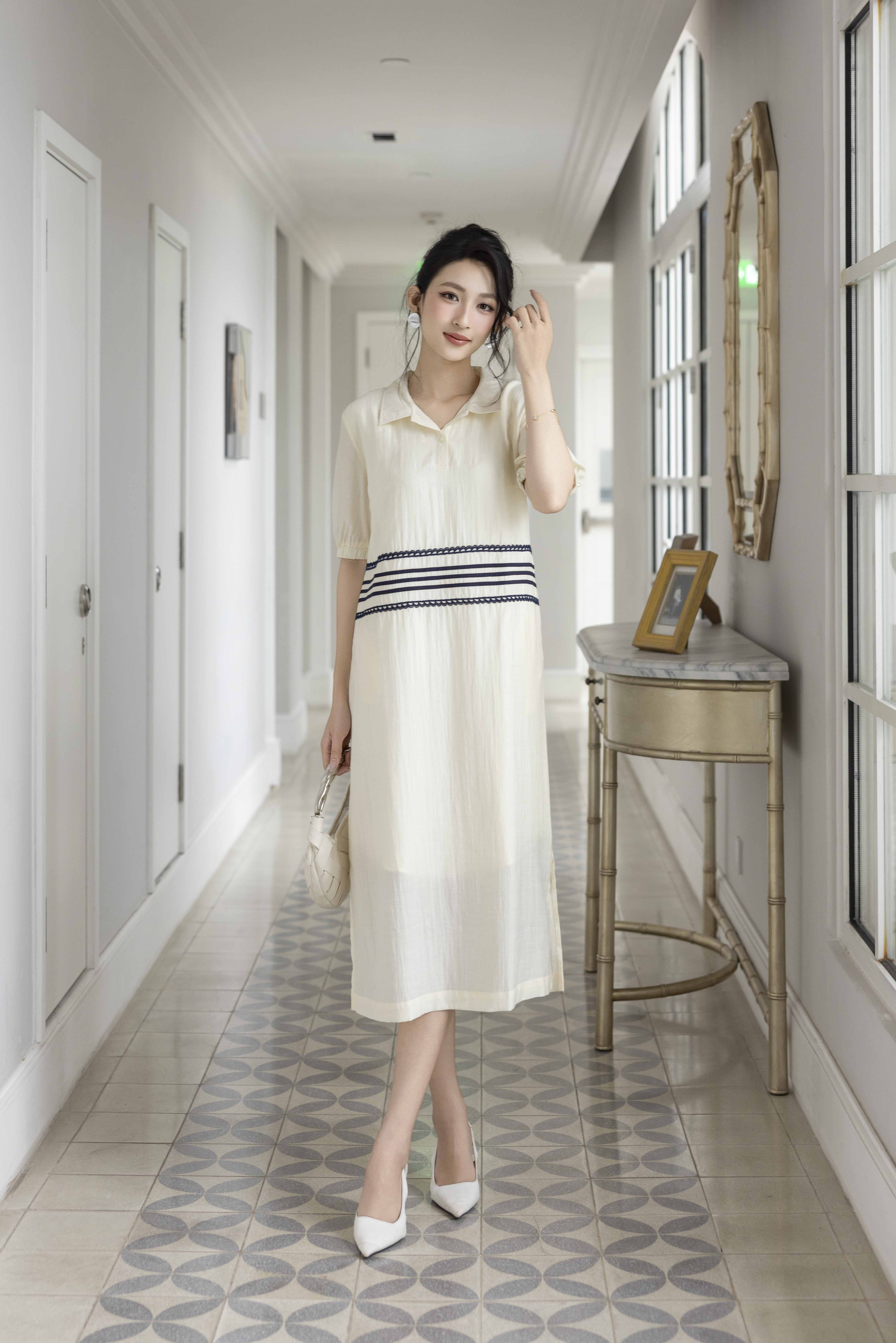 Váy Đầm Nữ Tay Ngắn Cổ Sơ Mi Vải Tơ Phối Ren Sọc Ngang Có Túi Công Dở Dạo Phố D13017LW01