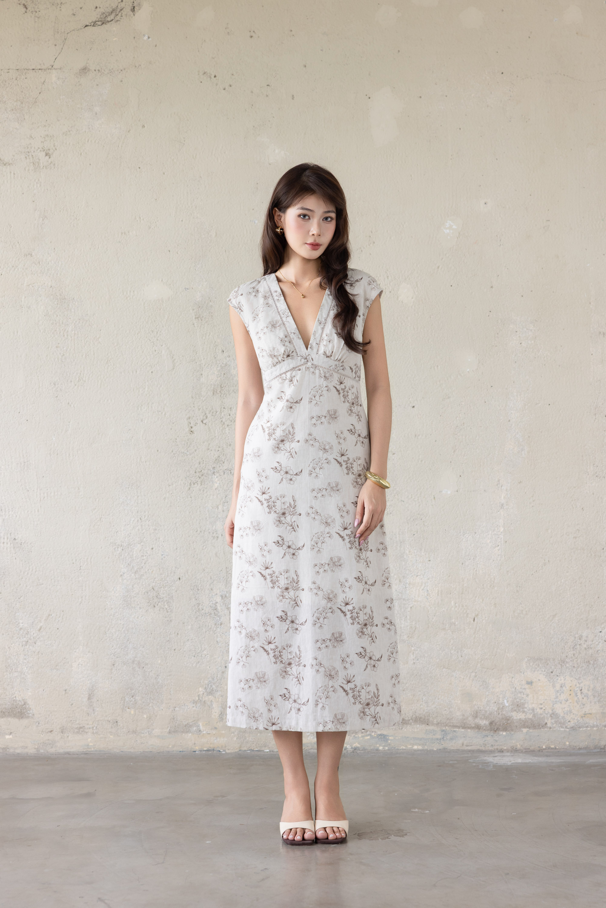 SWANLAKE | Váy Đầm Nữ Dài Dáng Suông Tay Hến Cổ Chữ V Xẻ Sâu Vải Linen Chấm Bi Dạo Phố Hè D13862LW02