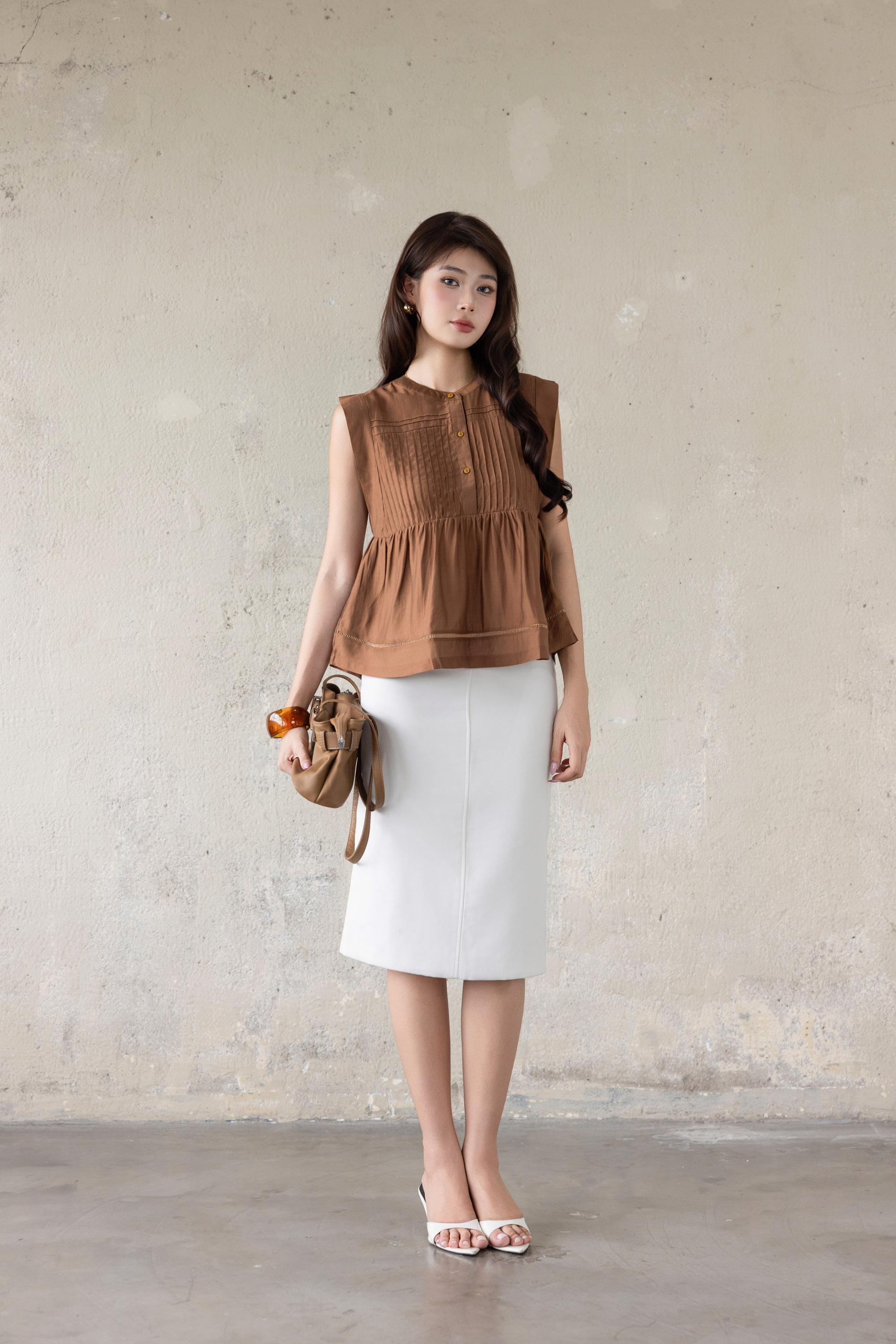 SWANLAKE | Áo Kiểu Nữ Sát Nách Dáng Babydoll Xếp Ly Cổ Tròn Chất Tơ Cotton Dạo Phố Hè A13863LW01