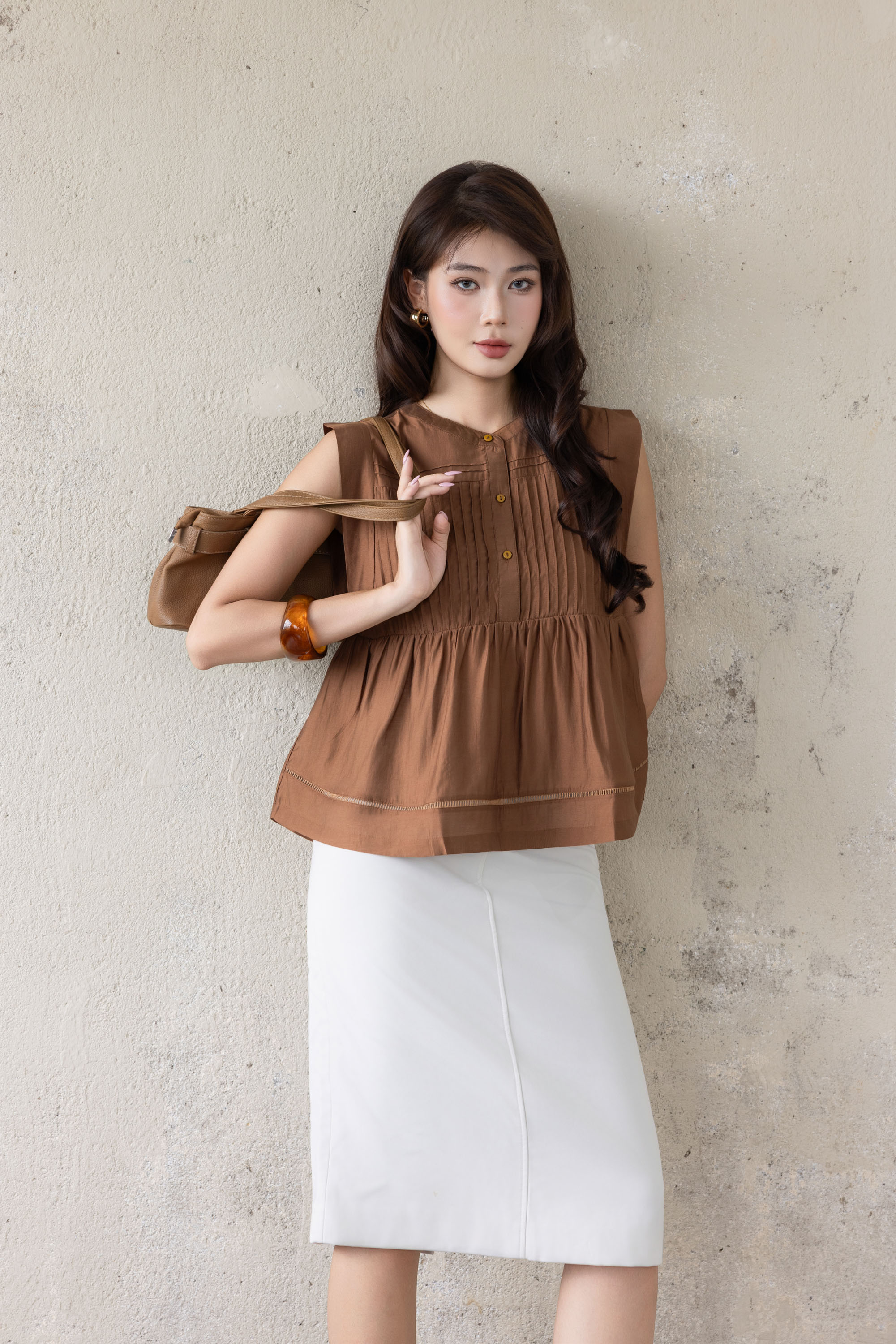 SWANLAKE | Áo Kiểu Nữ Sát Nách Dáng Babydoll Xếp Ly Cổ Tròn Chất Tơ Cotton Dạo Phố Hè A13863LW01