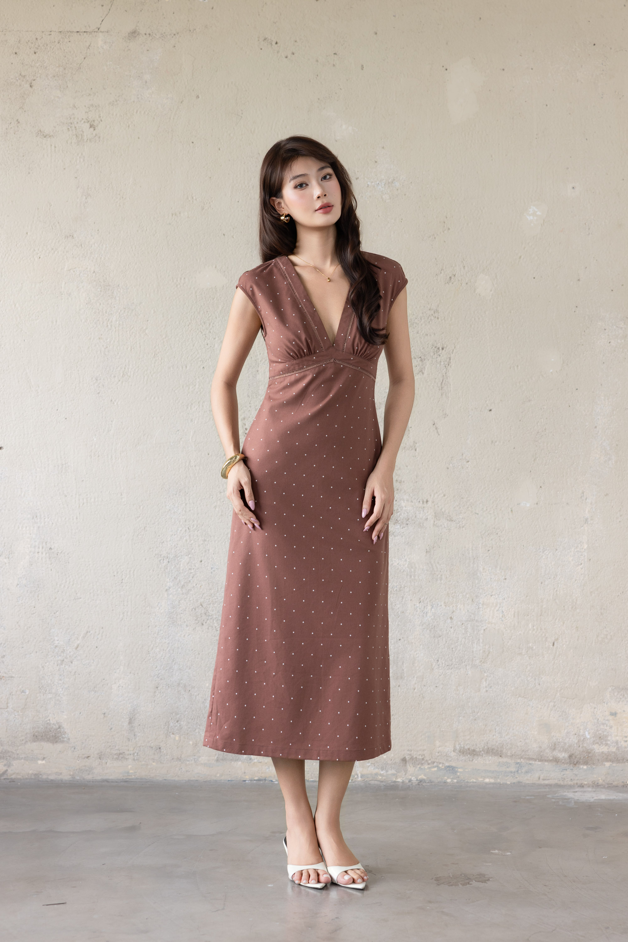 SWANLAKE | Váy Đầm Nữ Dài Dáng Suông Tay Hến Cổ Chữ V Xẻ Sâu Vải Linen Chấm Bi Dạo Phố Hè D13862LW02