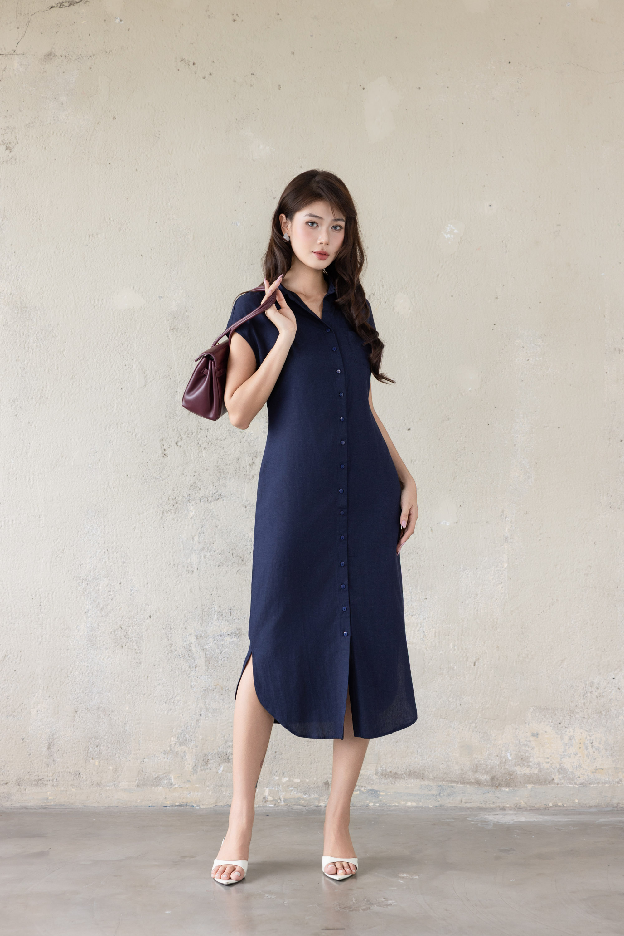 SWANLAKE | Váy Đầm Nữ Midi Suông Vải Linen Hàn Cổ Sơ Mi Cài Nút Tay Hến Vạt Bầu Công Sở D13825LW01