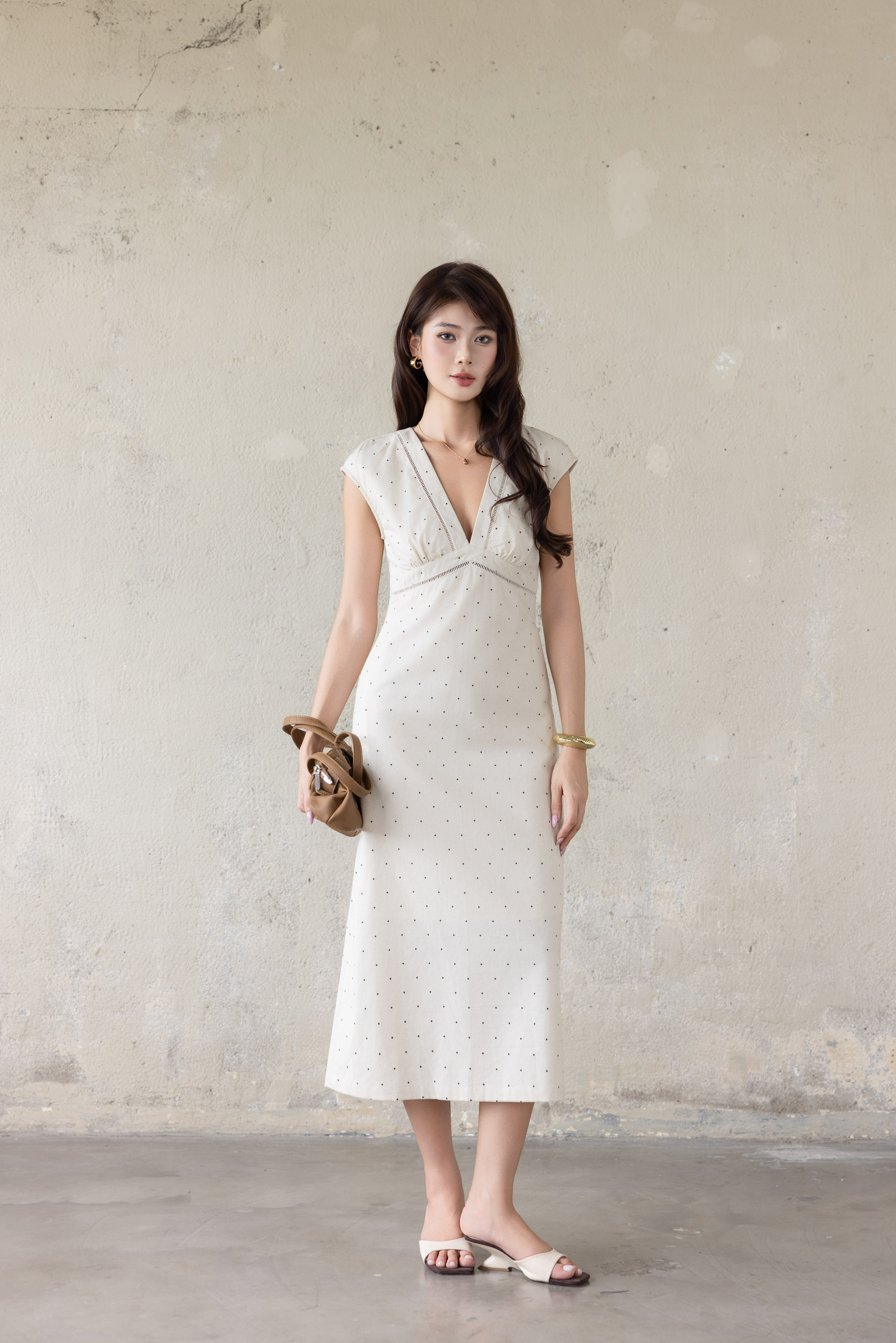 SWANLAKE | Váy Đầm Nữ Dài Dáng Suông Tay Hến Cổ Chữ V Xẻ Sâu Vải Linen Chấm Bi Dạo Phố Hè D13862LW02