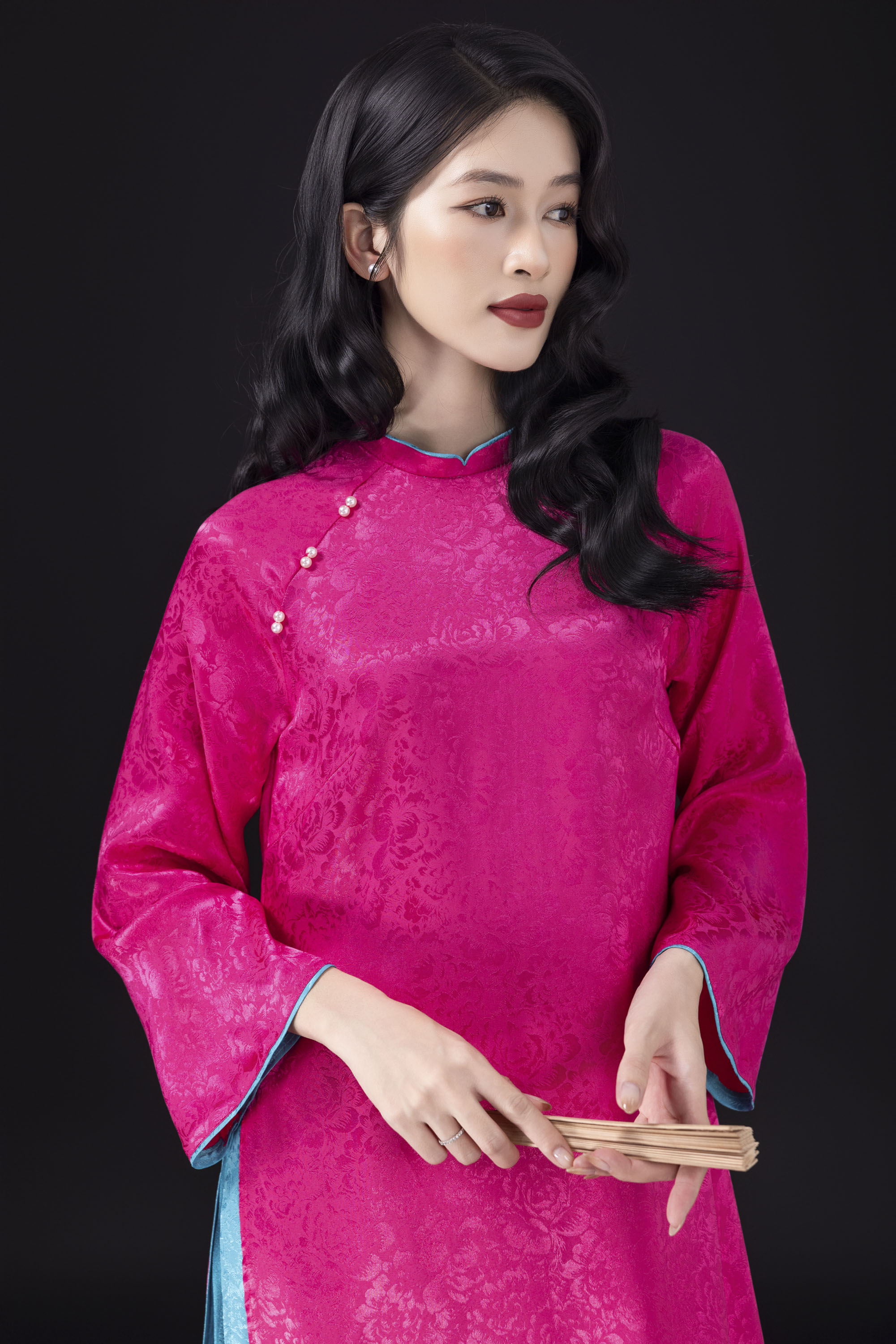 SWANLAKE | Áo Dài Tết Cách Tân Nữ Lụa Gấm Tà Kép Tay Dài Rộng Dáng Suông Truyền Thống L13155LW01