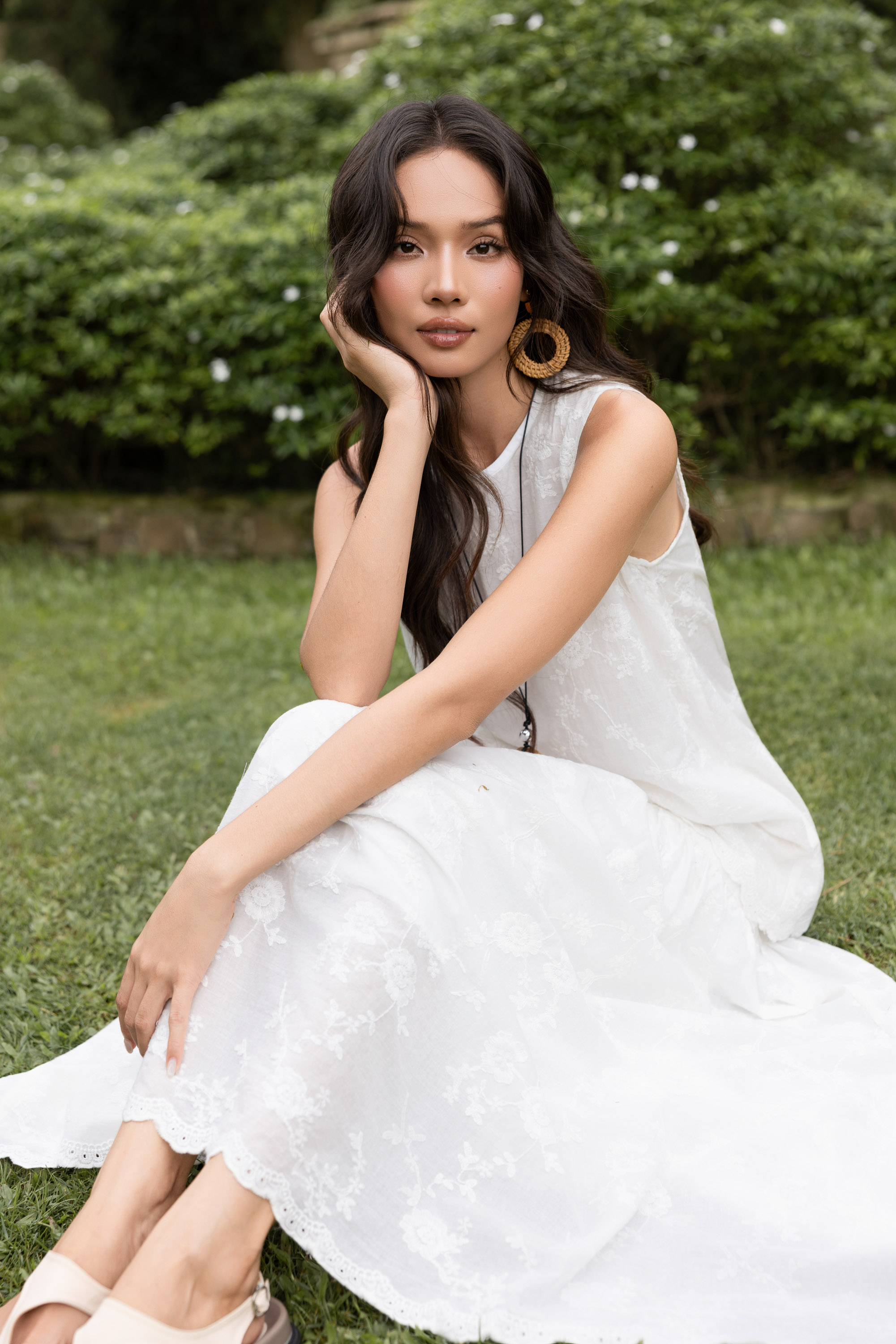 SWANLAKE | Áo Kiểu Nữ Vải Cotton Thêu Hoa Sát Nách Cổ Tròn Trẻ Trung Năng Động Dạo Phố Hè A13744LW01