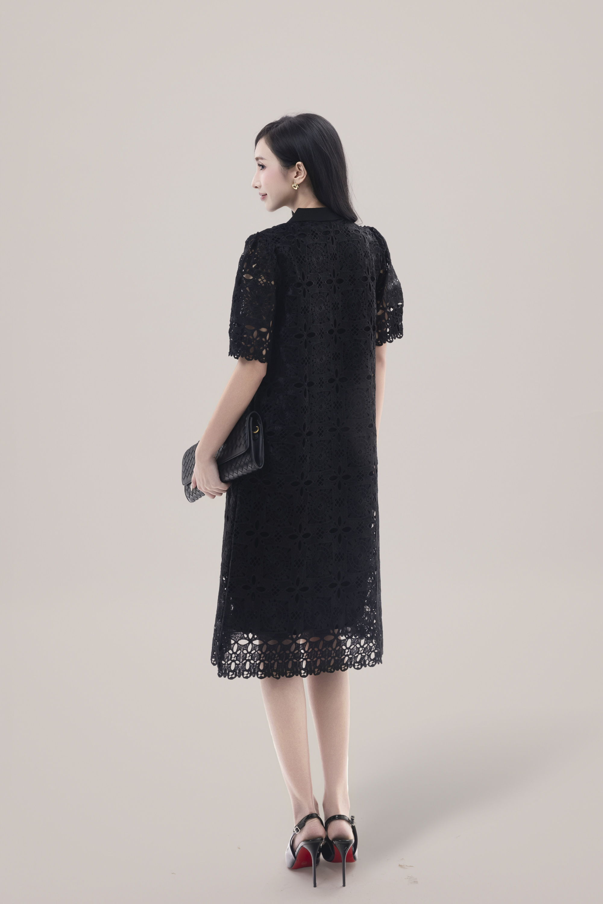 Đầm Ren Có Lót Cổ Sơ Mi Thun Swanlake - D11829LW01